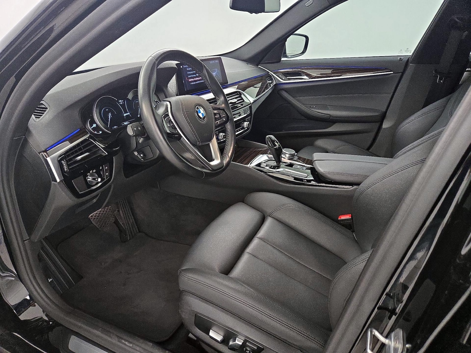 2019 BMW 5 Series 530e - Photo 12