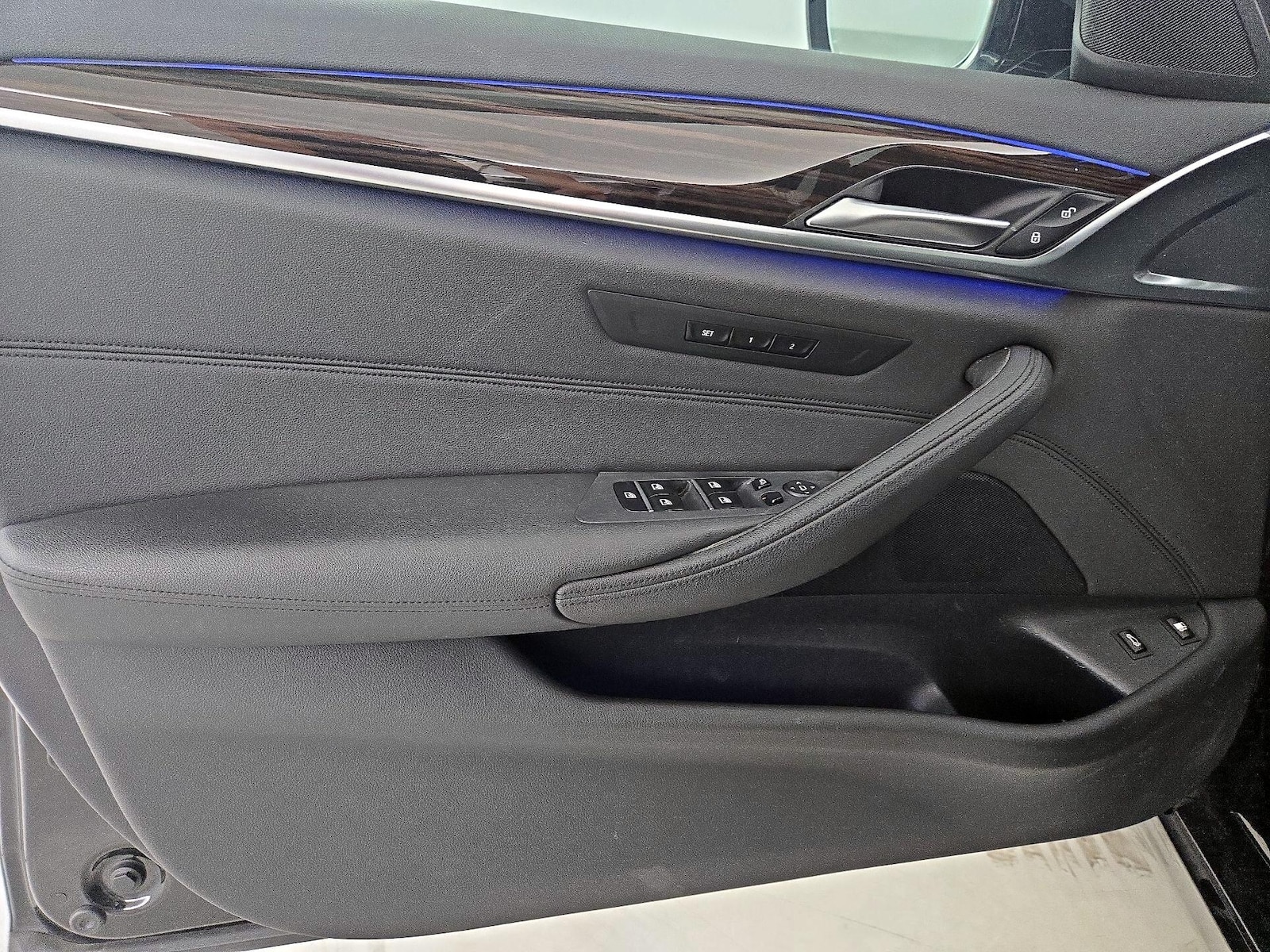 2019 BMW 5 Series 530e - Photo 13