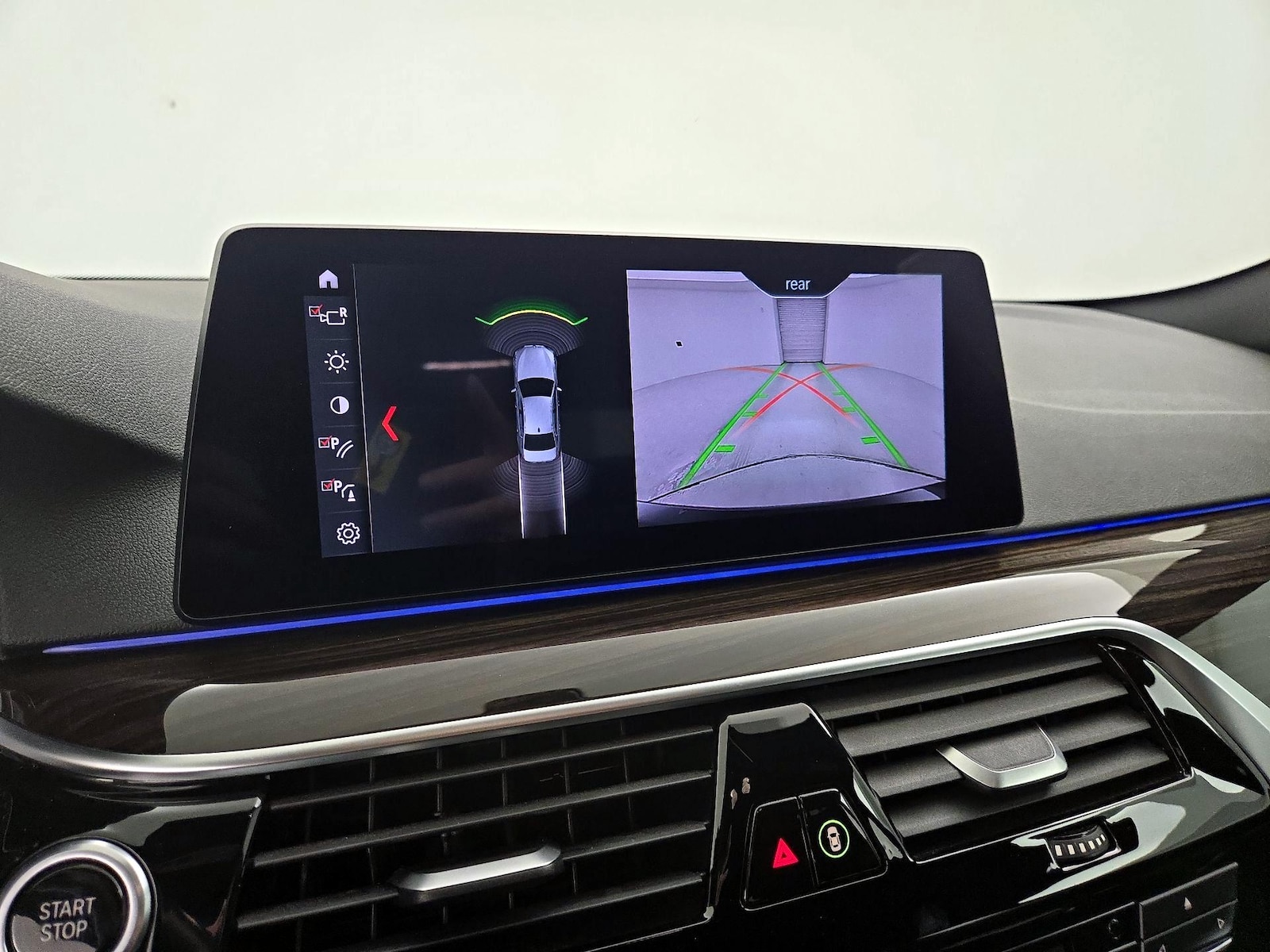 2019 BMW 5 Series 530e - Photo 16