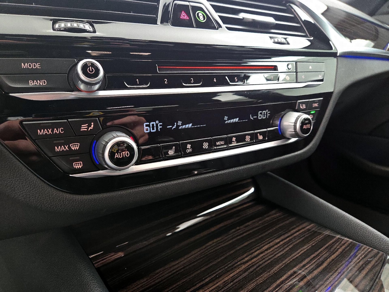 2019 BMW 5 Series 530e - Photo 18