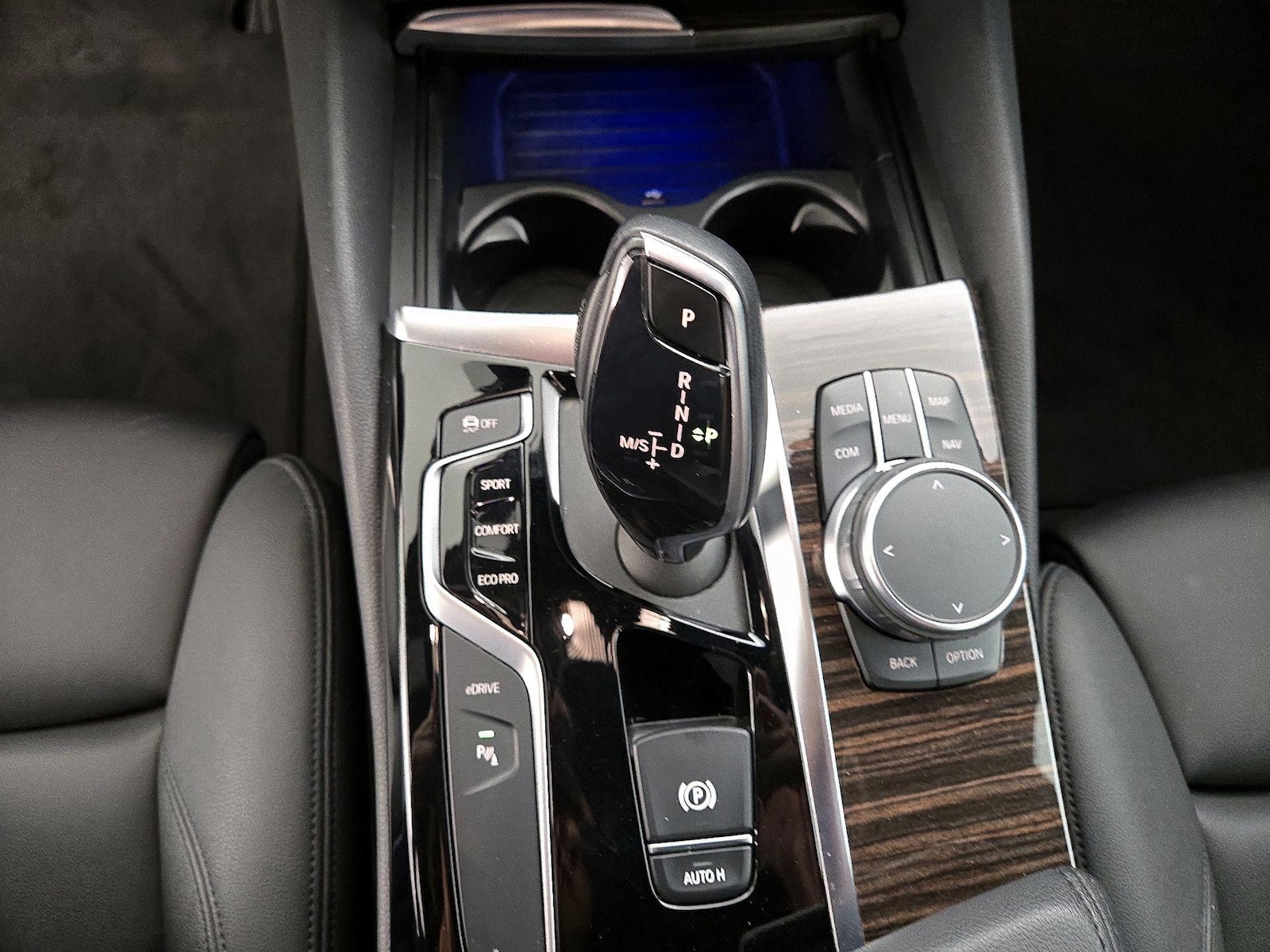 2019 BMW 5 Series 530e - Photo 19