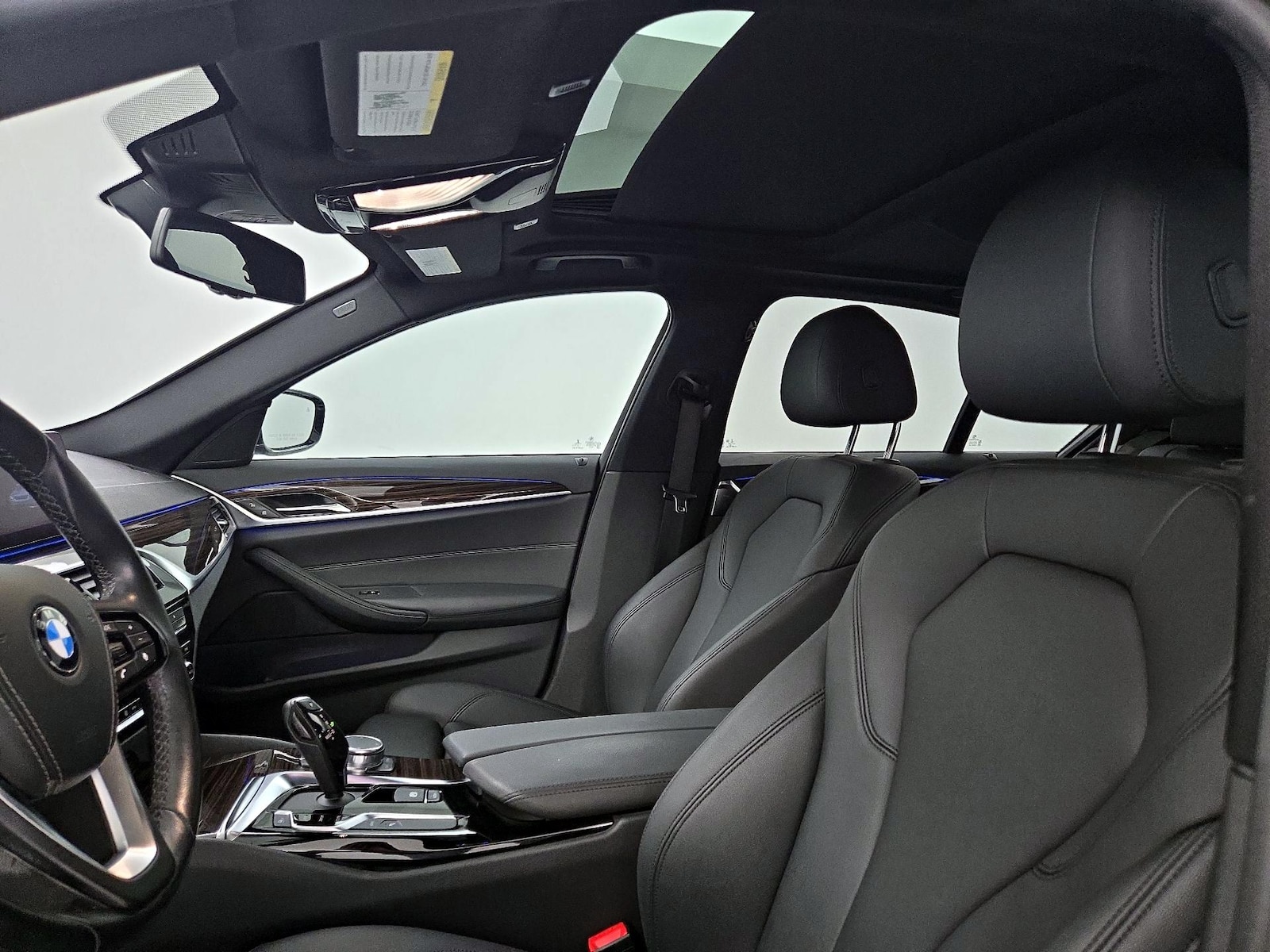 2019 BMW 5 Series 530e - Photo 21