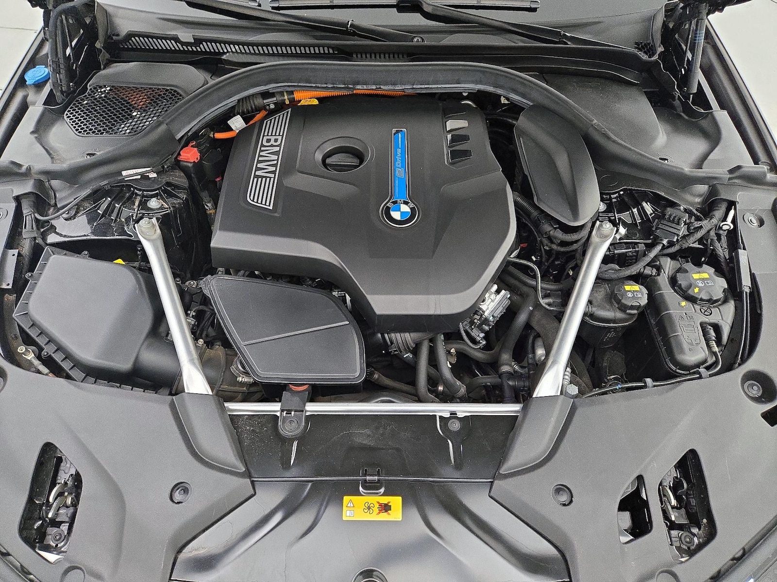 2019 BMW 5 Series 530e - Photo 24
