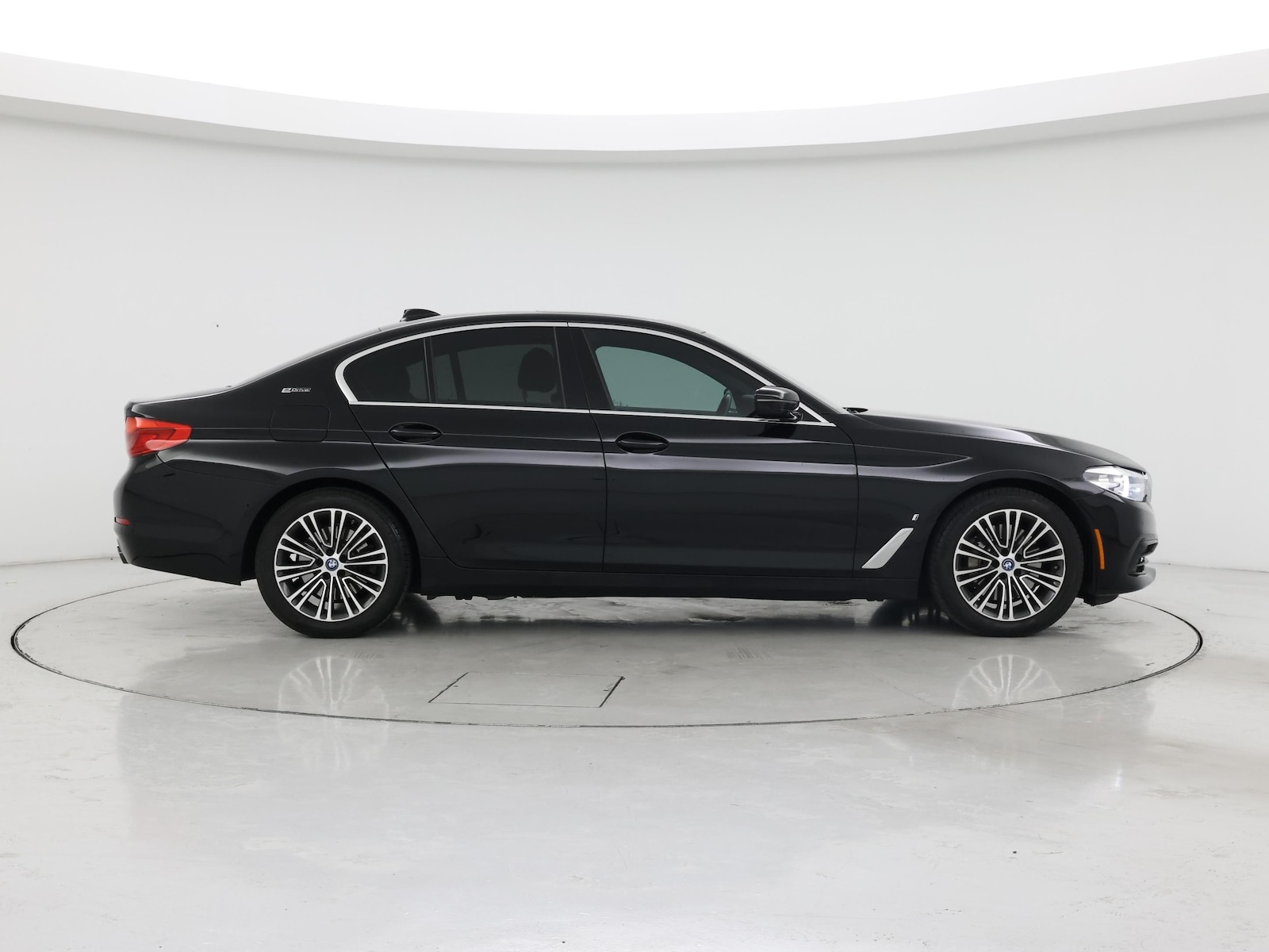 2019 BMW 5 Series 530e - Photo 8