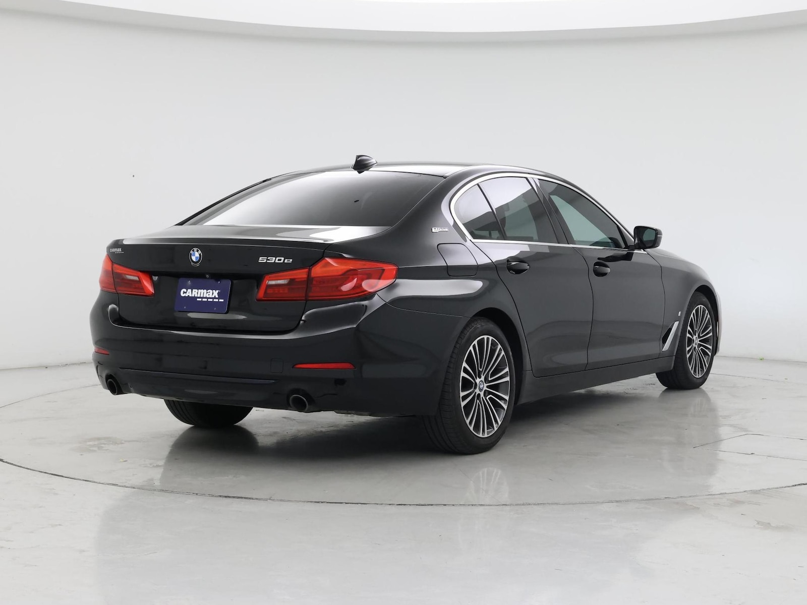 2019 BMW 5 Series 530e - Photo 9