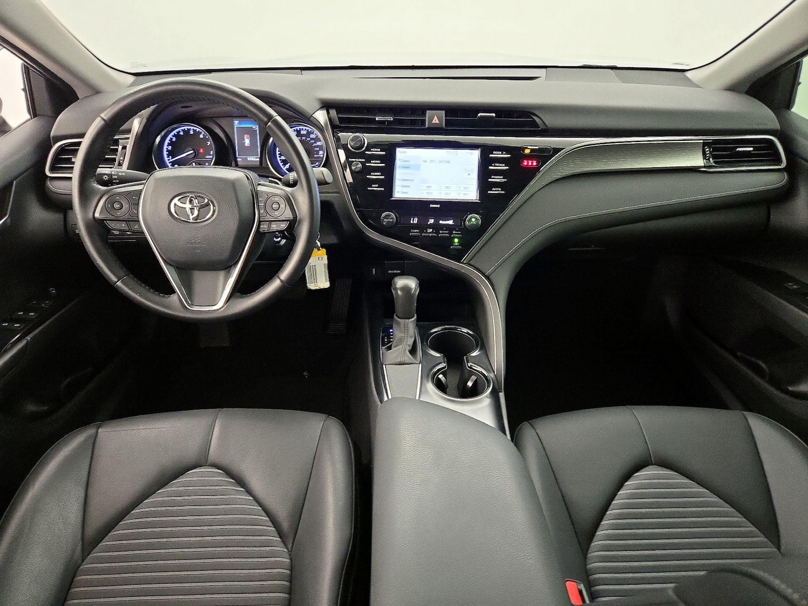 2020 Toyota Camry SE Nightshade - Photo 10