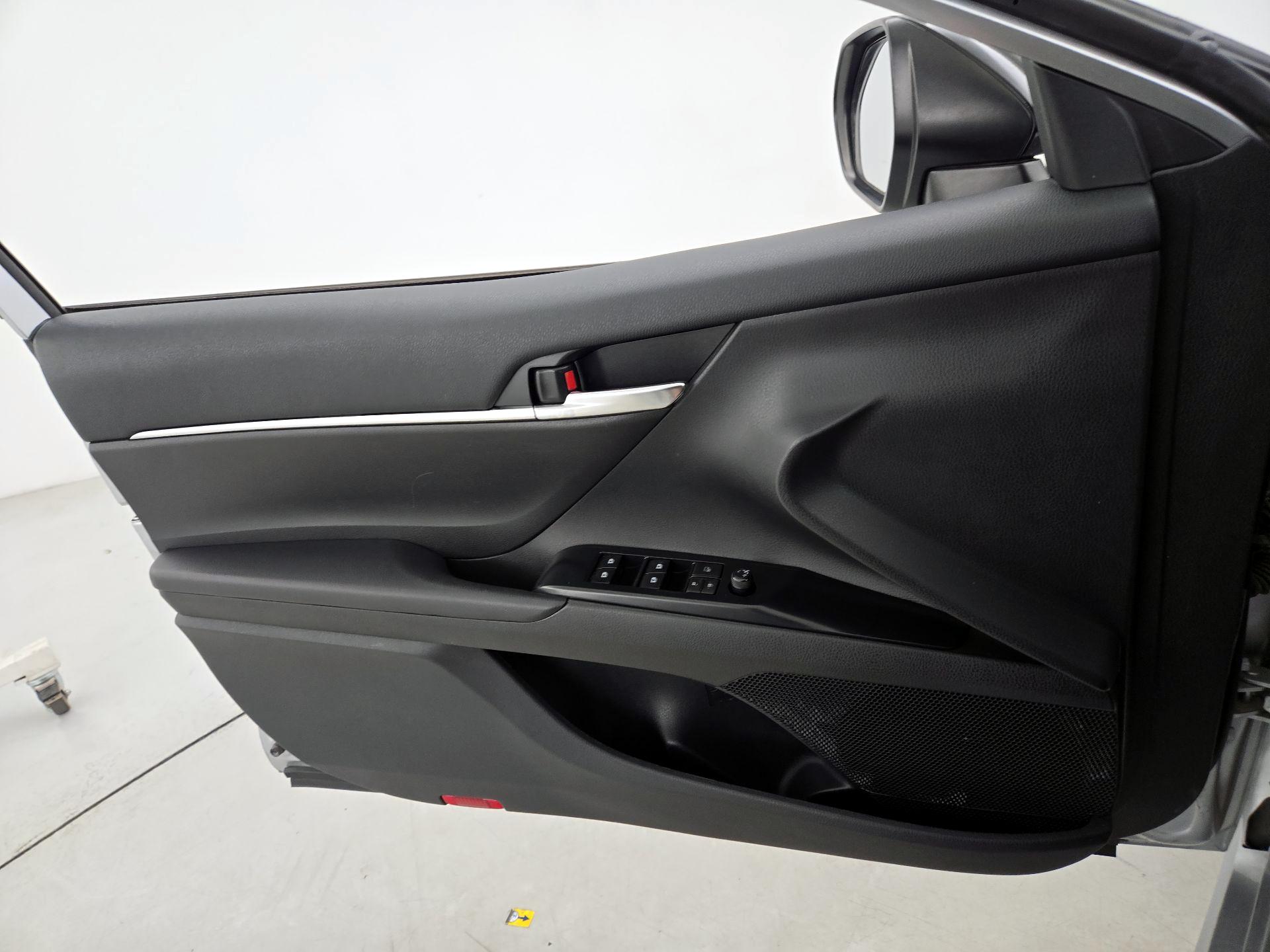 Thumbnail: 2020 Toyota Camry - 12