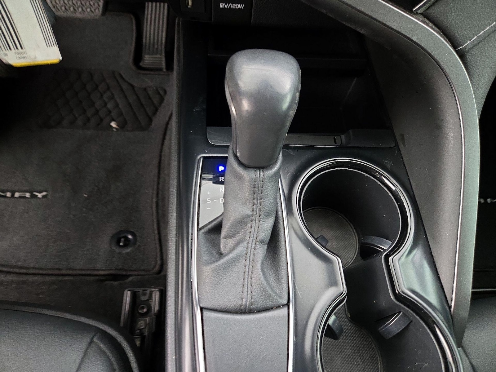 2020 Toyota Camry SE Nightshade - Photo 18
