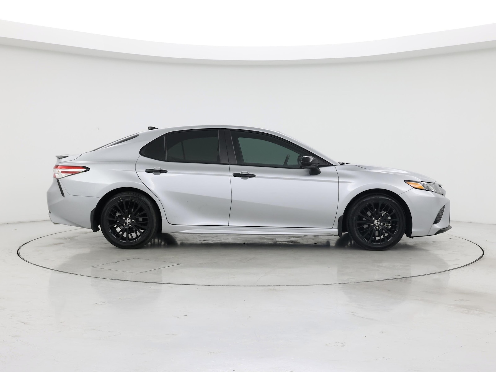 2020 Toyota Camry SE Nightshade - Photo 8