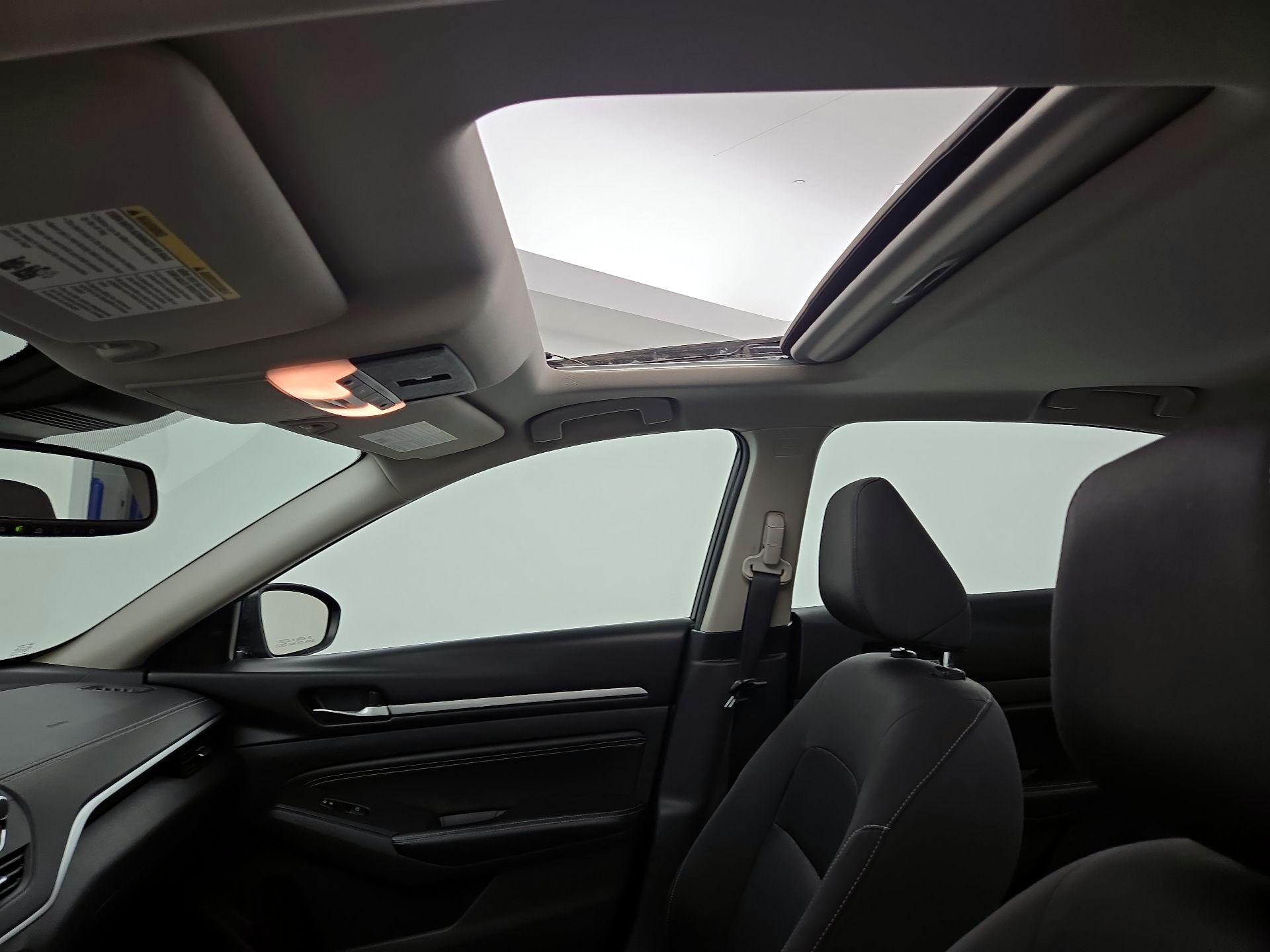 Thumbnail: 2019 Nissan Altima - 19