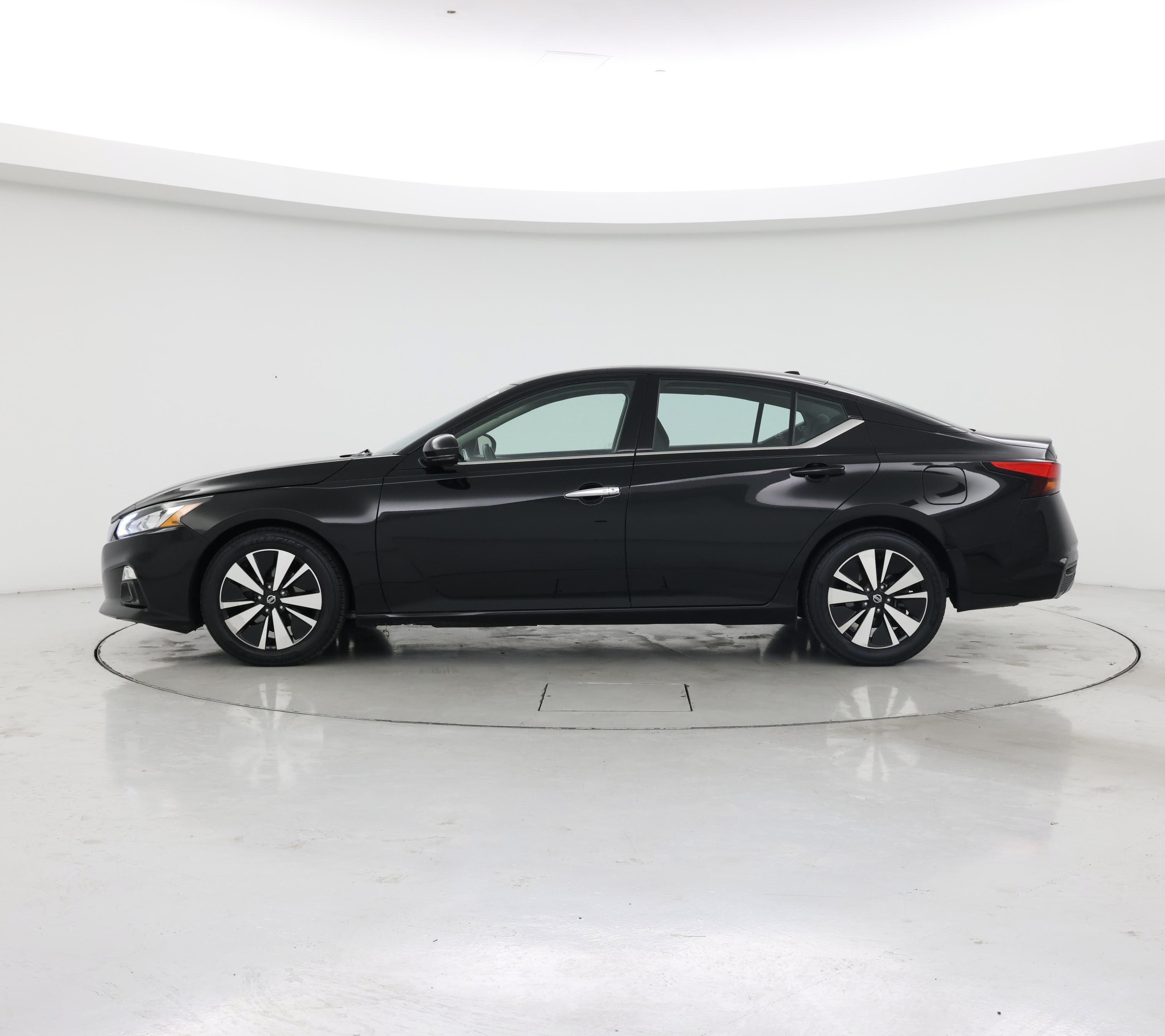 Thumbnail: 2019 Nissan Altima - 3