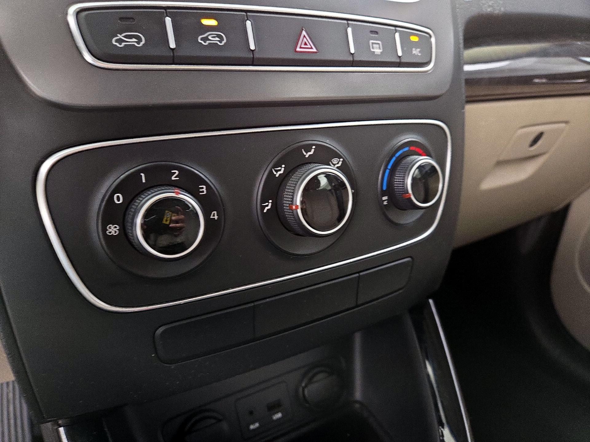 Thumbnail: 2014 Kia Sorento - 15