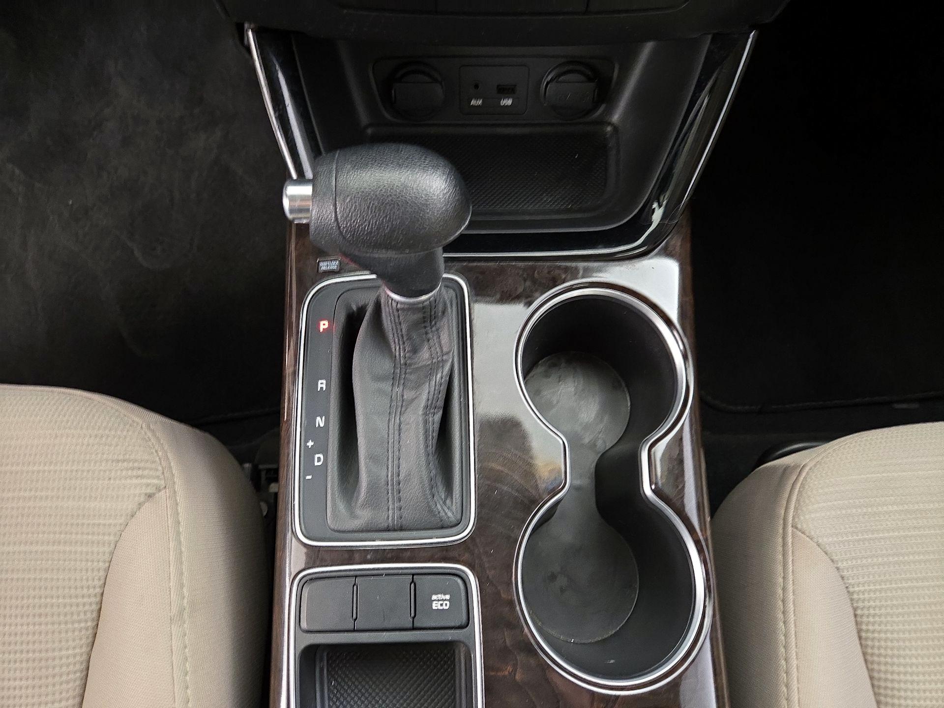 Thumbnail: 2014 Kia Sorento - 16
