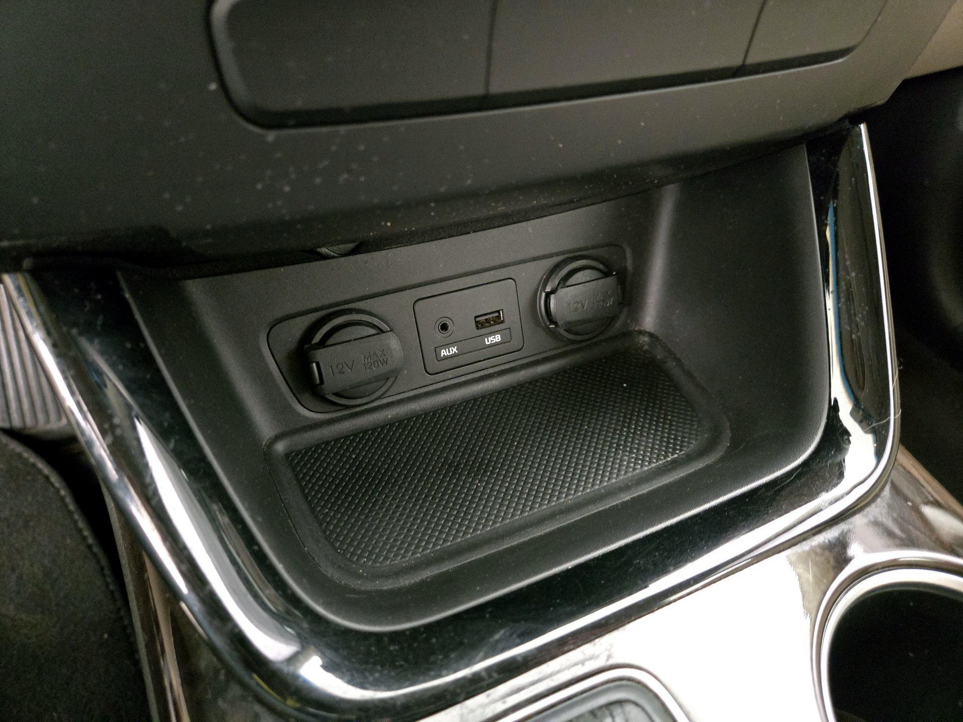 Thumbnail: 2014 Kia Sorento - 17