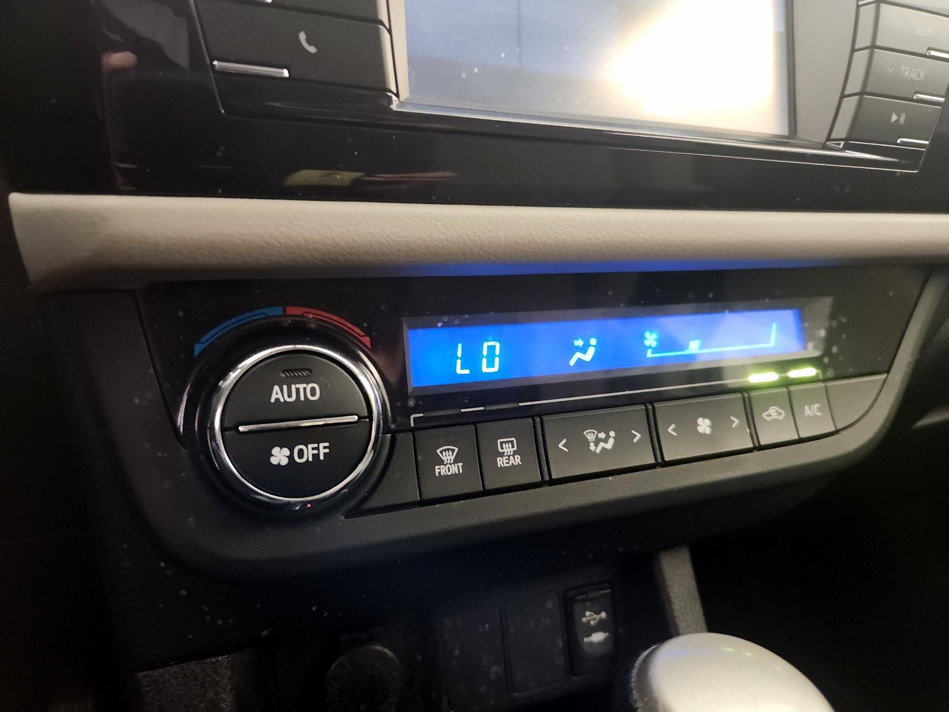 Thumbnail: 2016 Toyota Corolla - 16
