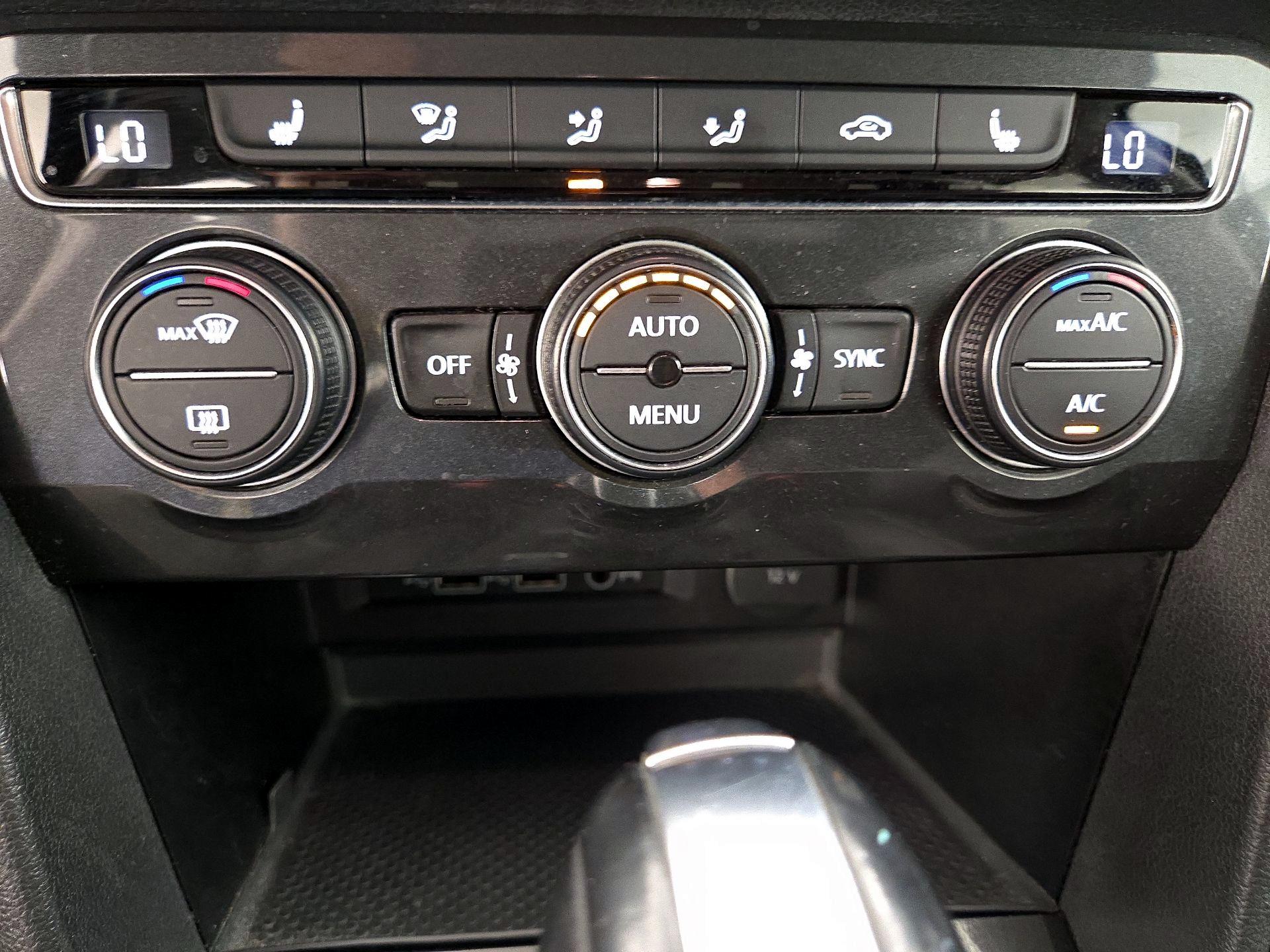 Thumbnail: 2018 Volkswagen Tiguan - 16