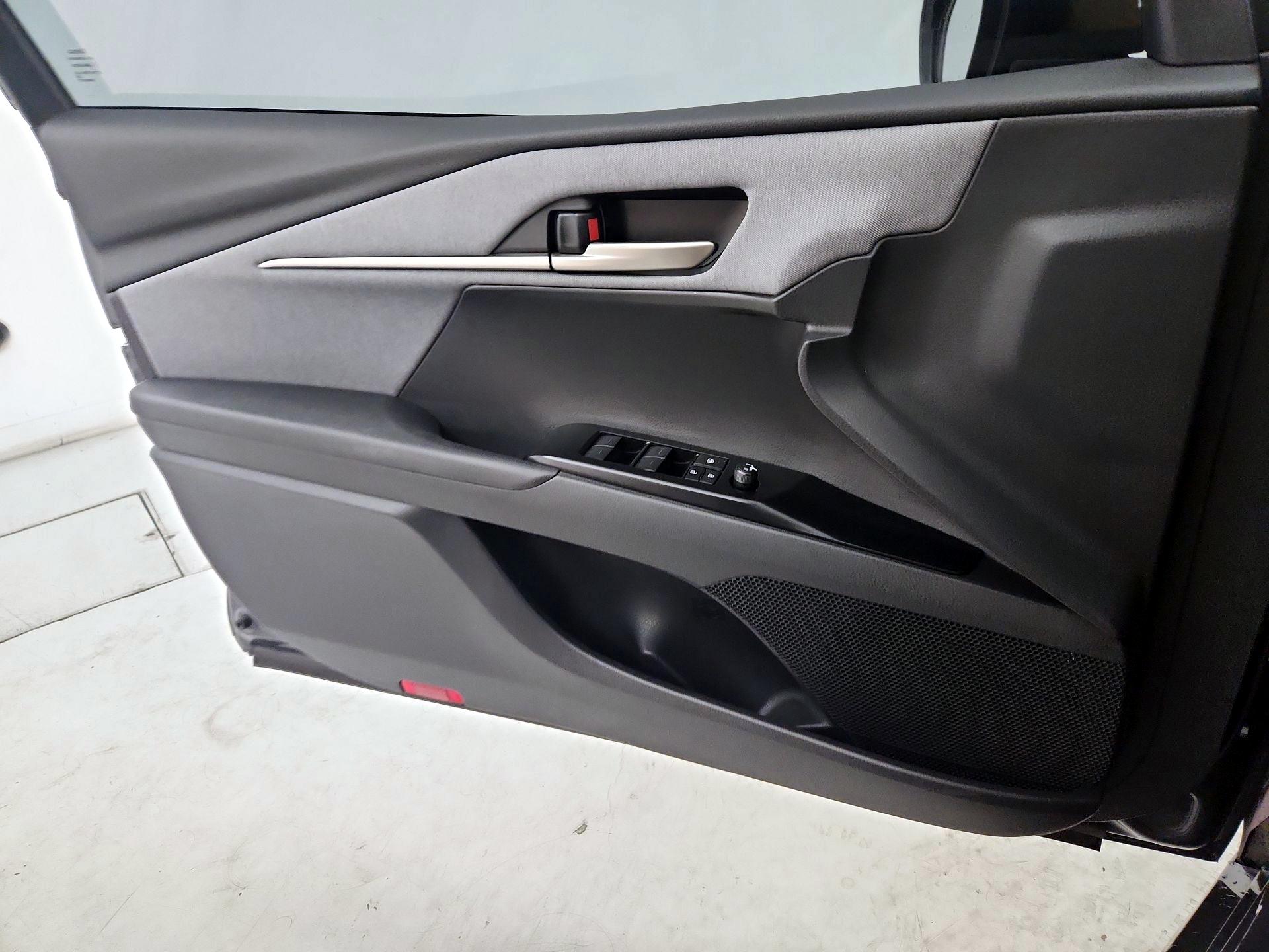 Thumbnail: 2025 Toyota Camry - 12