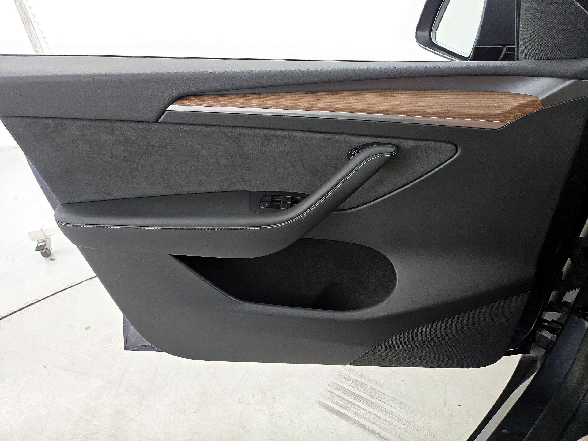 Thumbnail: 2023 Tesla Model Y - 12