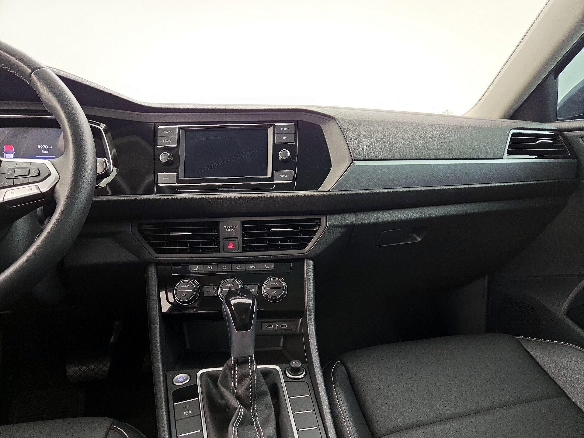Thumbnail: 2024 Volkswagen Jetta - 9
