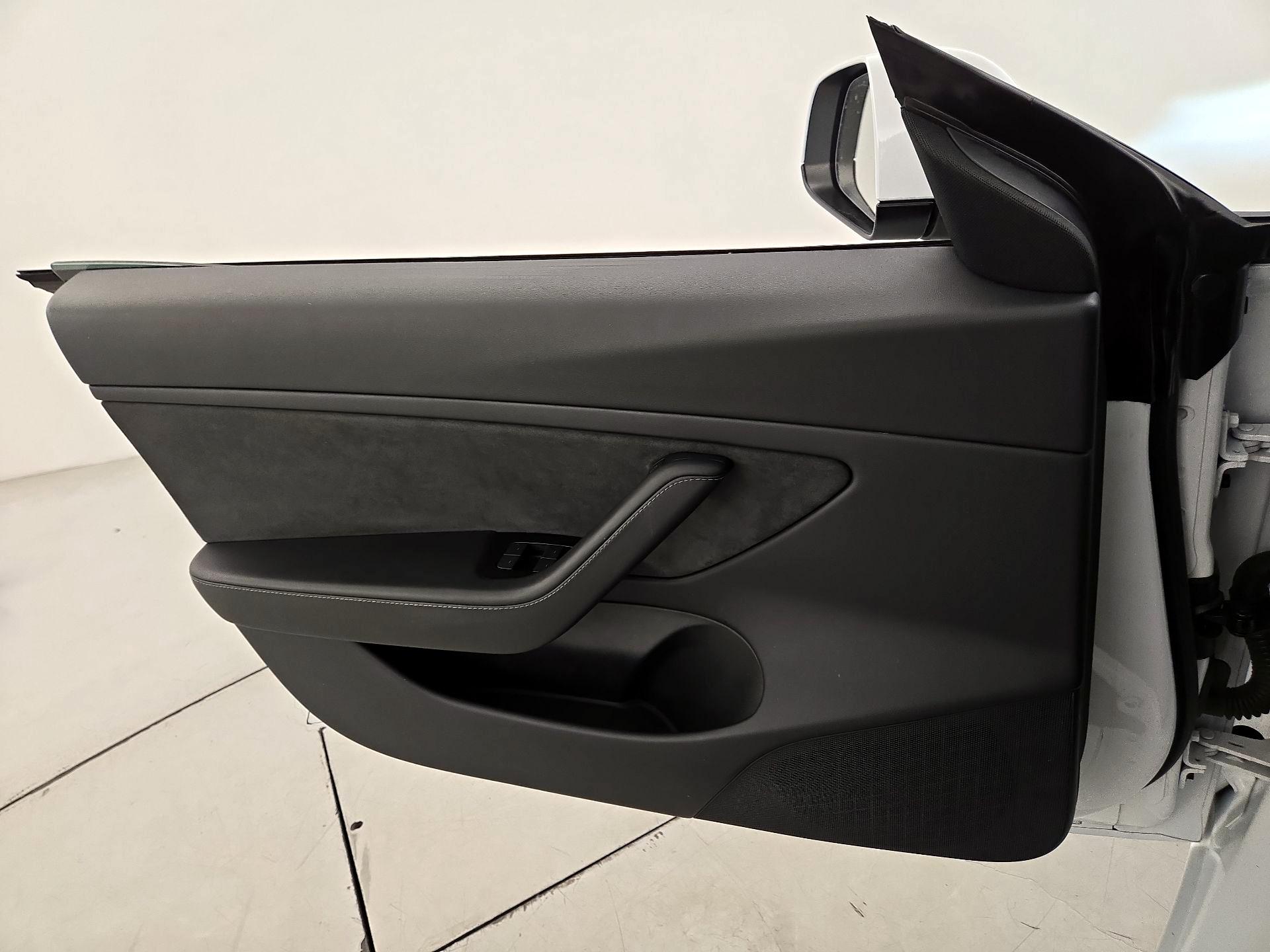 Thumbnail: 2021 Tesla Model 3 - 12