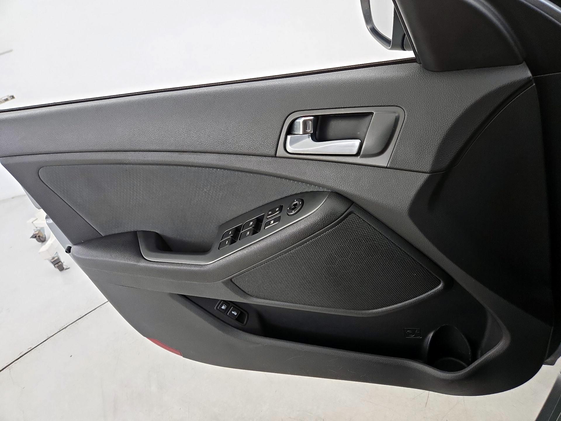 Thumbnail: 2015 Kia Optima - 12
