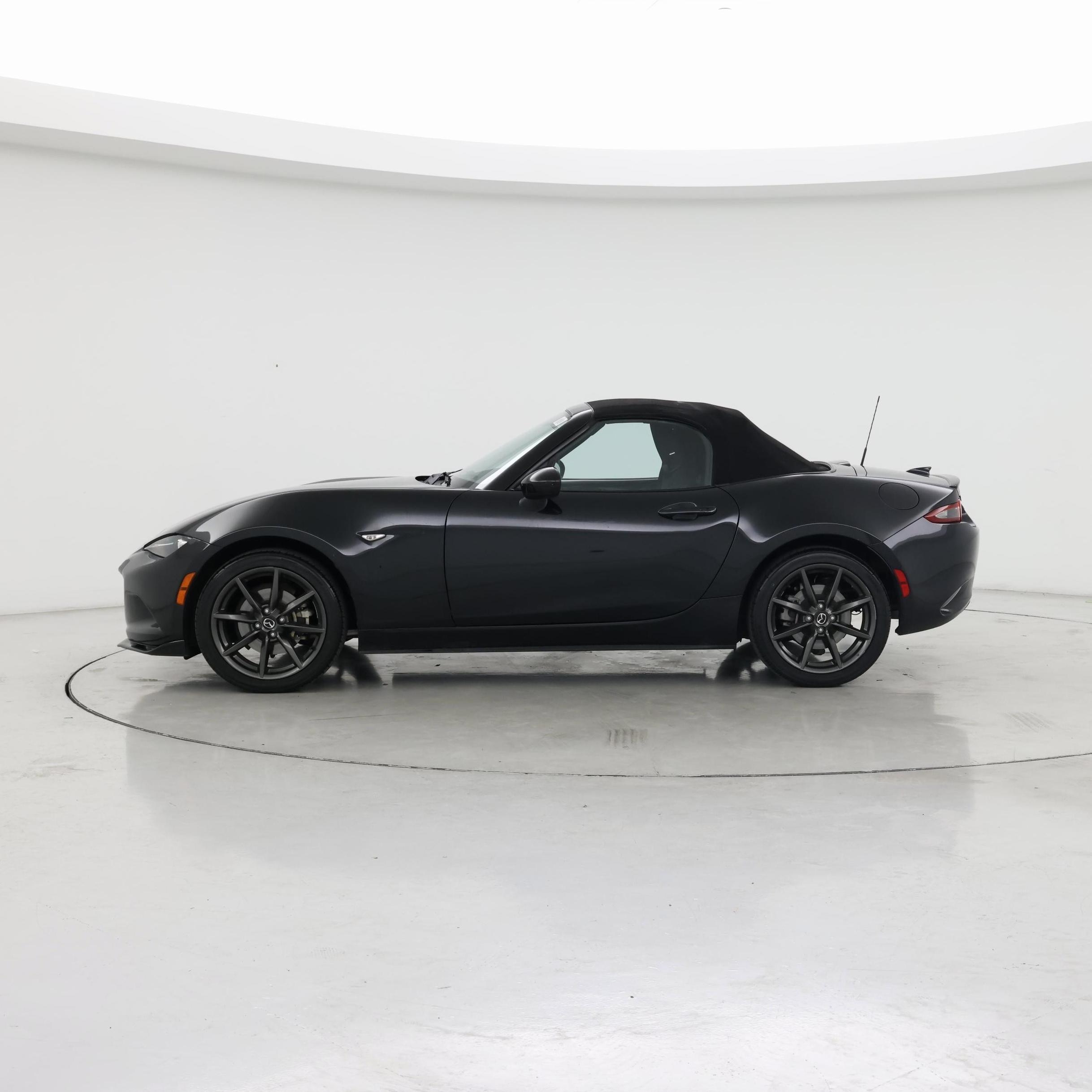 Thumbnail: 2017 Mazda MX-5 Miata - 3
