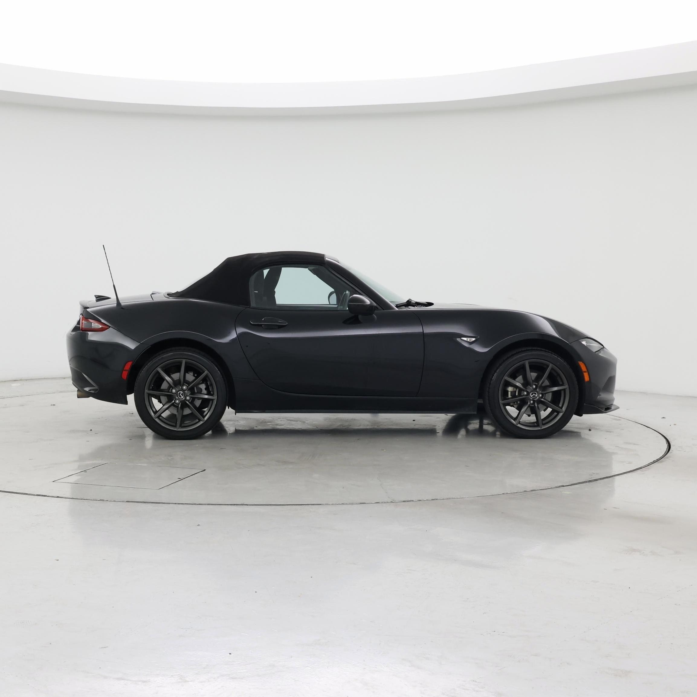 Thumbnail: 2017 Mazda MX-5 Miata - 7