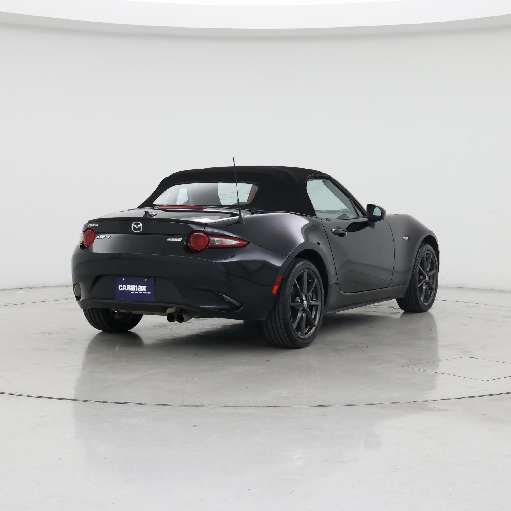Thumbnail: 2017 Mazda MX-5 Miata - 8