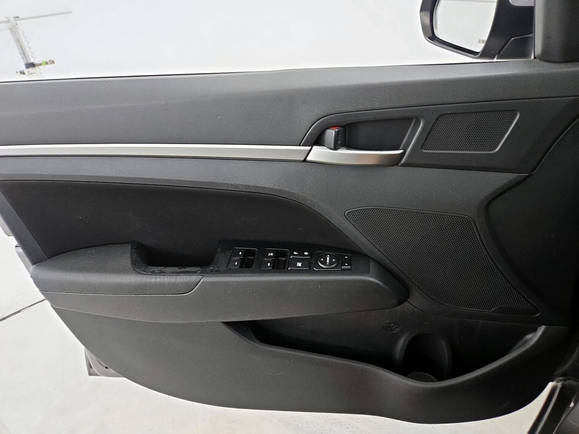 Thumbnail: 2020 Hyundai Elantra - 12