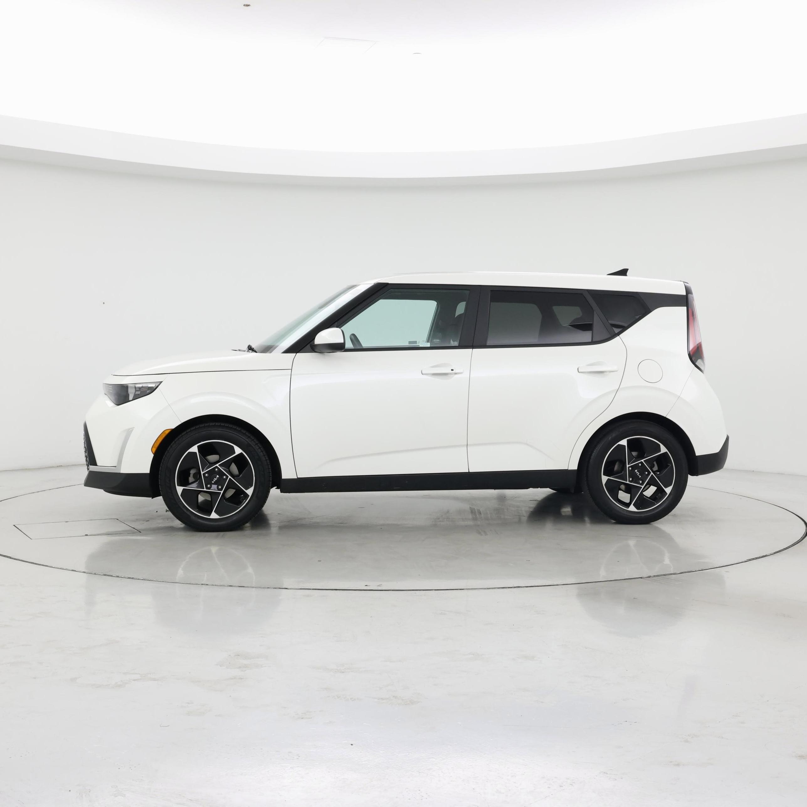 Thumbnail: 2023 Kia Soul - 3