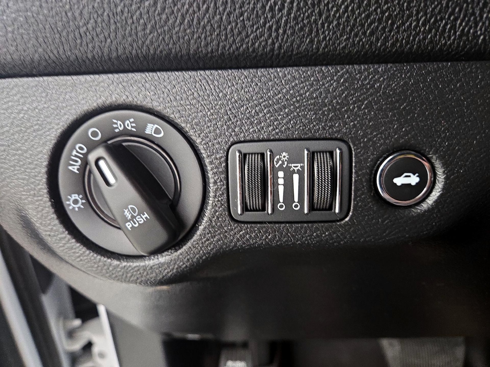 2023 Dodge Challenger SXT - Photo 14