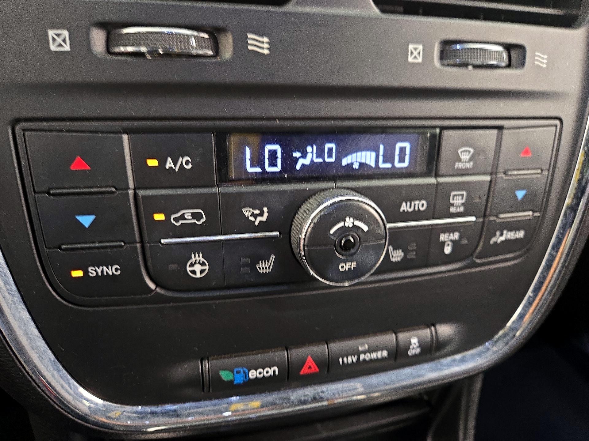 Thumbnail: 2017 Dodge Grand Caravan - 16