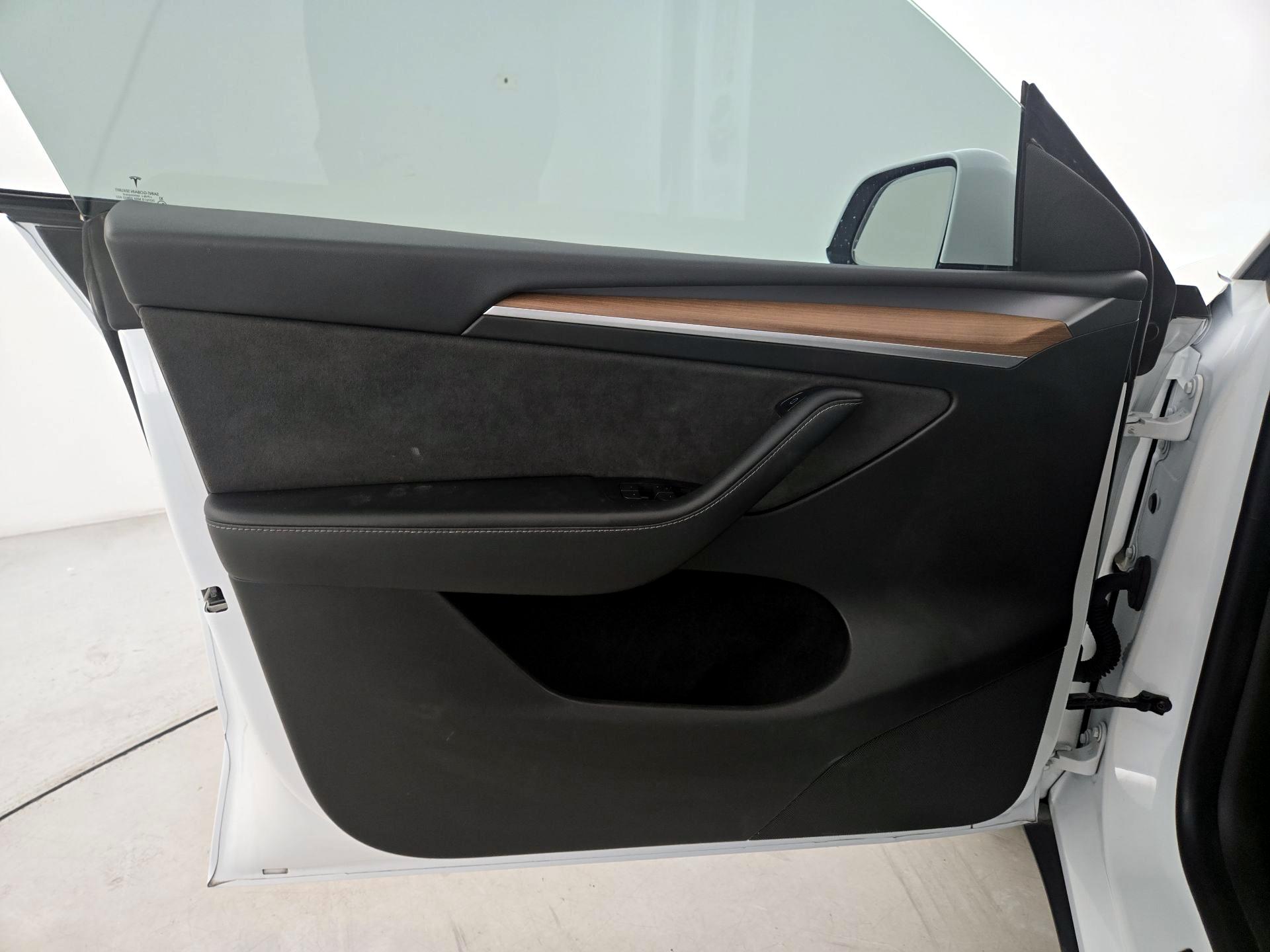 Thumbnail: 2023 Tesla Model Y - 12