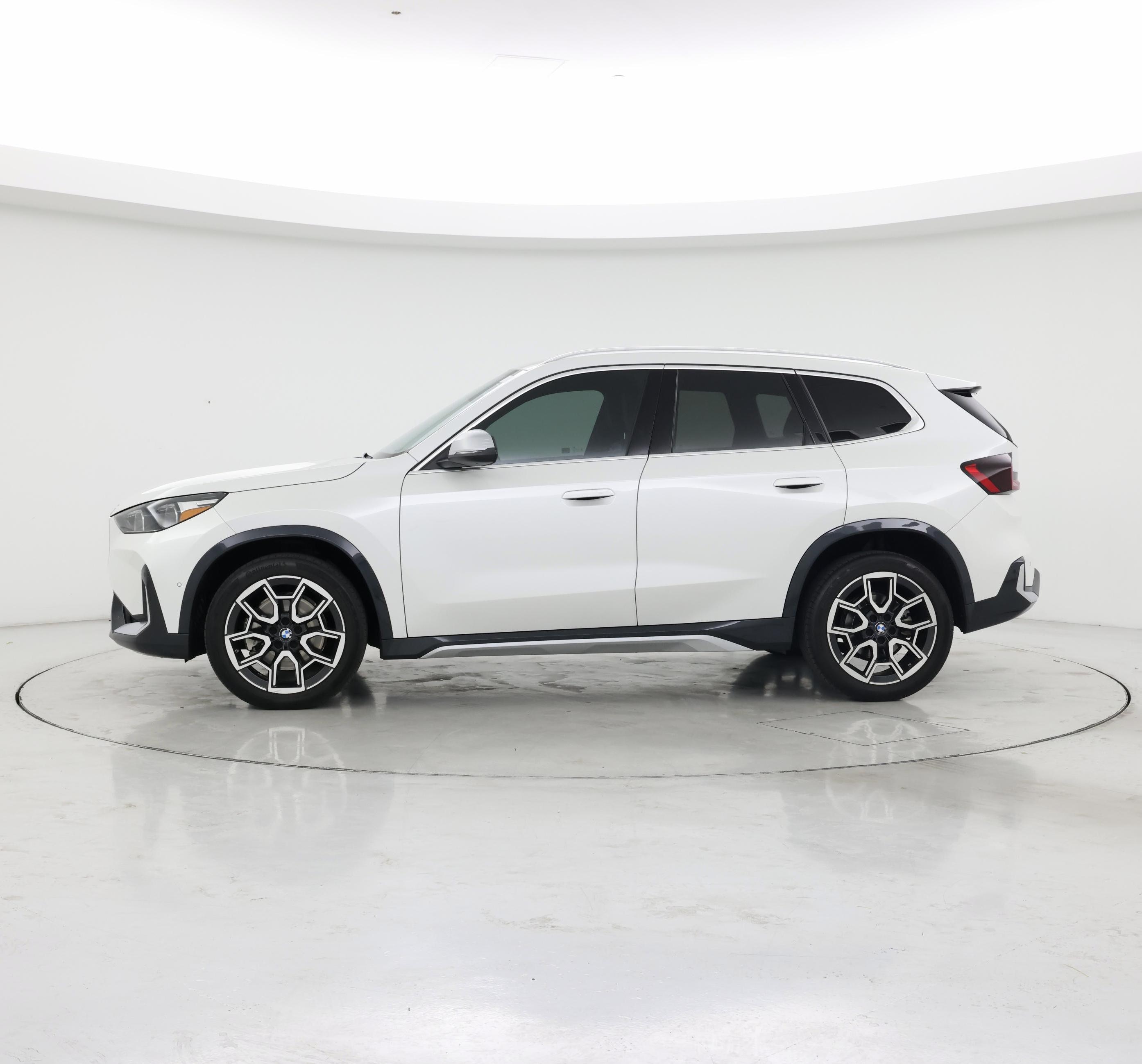 Thumbnail: 2023 BMW X1 - 3