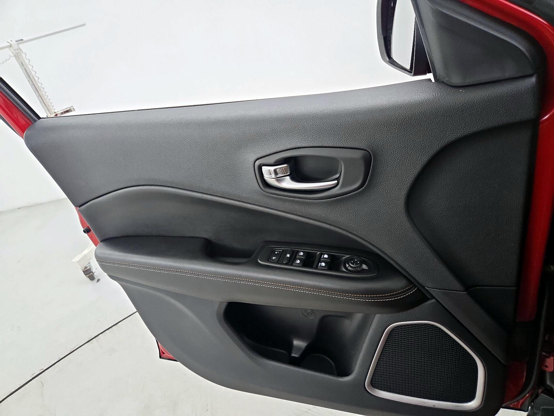 Thumbnail: 2020 Jeep Compass - 12