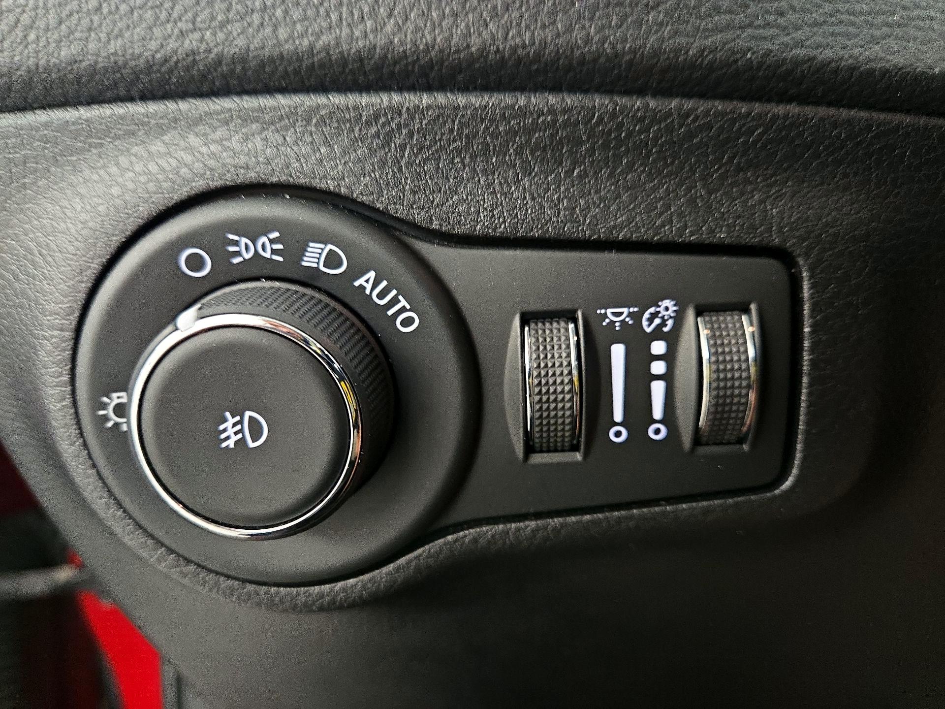 Thumbnail: 2020 Jeep Compass - 13