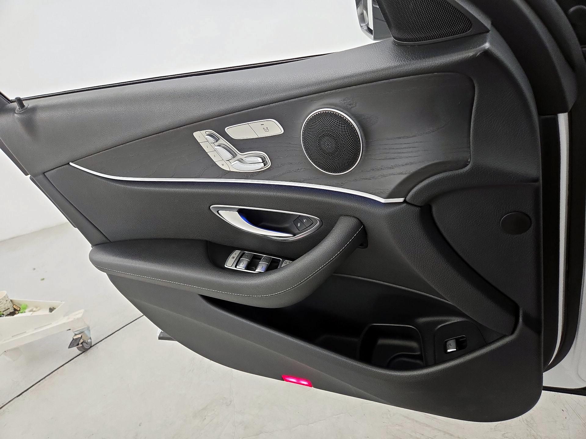 Thumbnail: 2020 Mercedes-Benz E-Class - 12