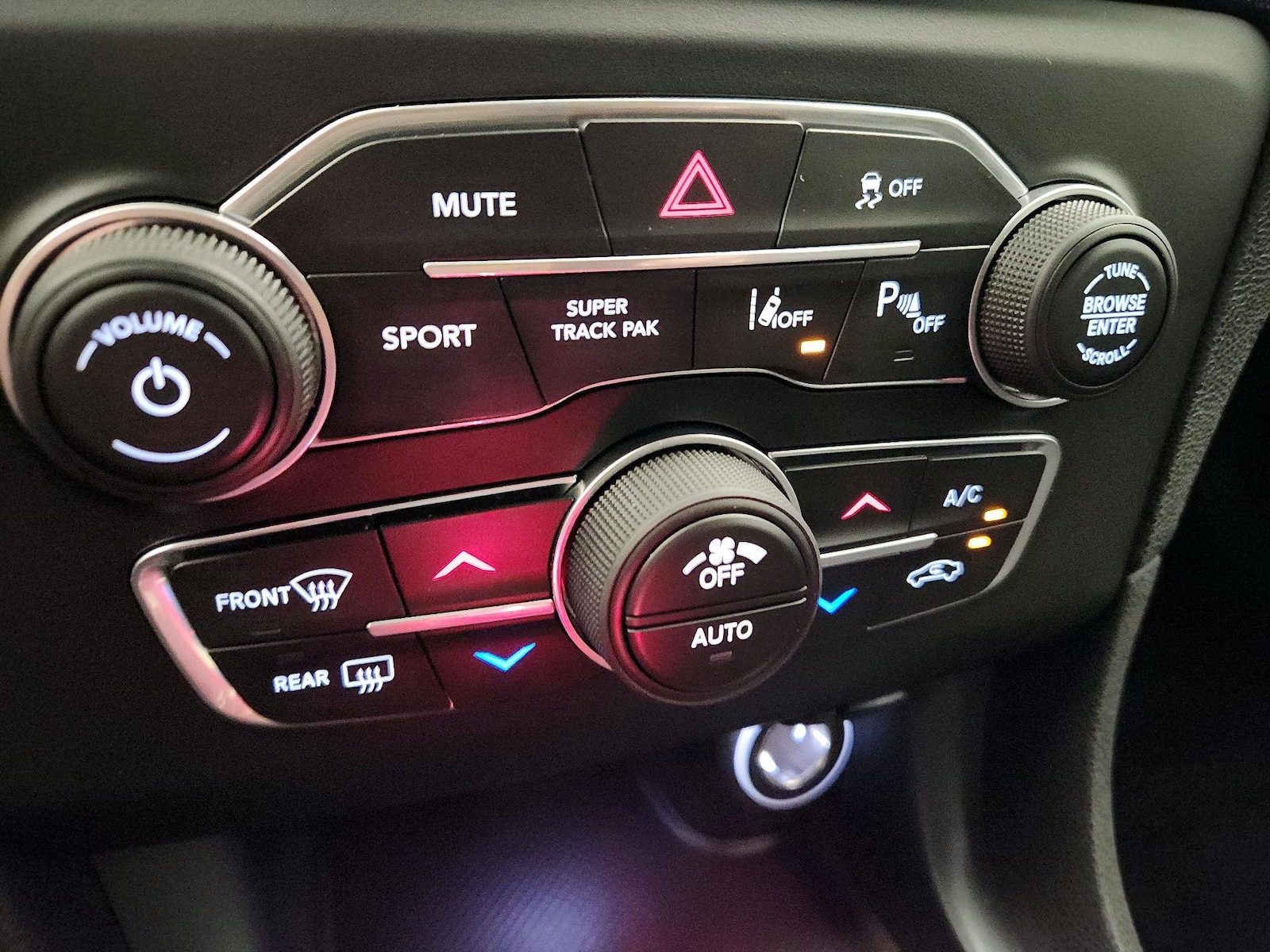 2018 Dodge Charger R/T - Photo 18