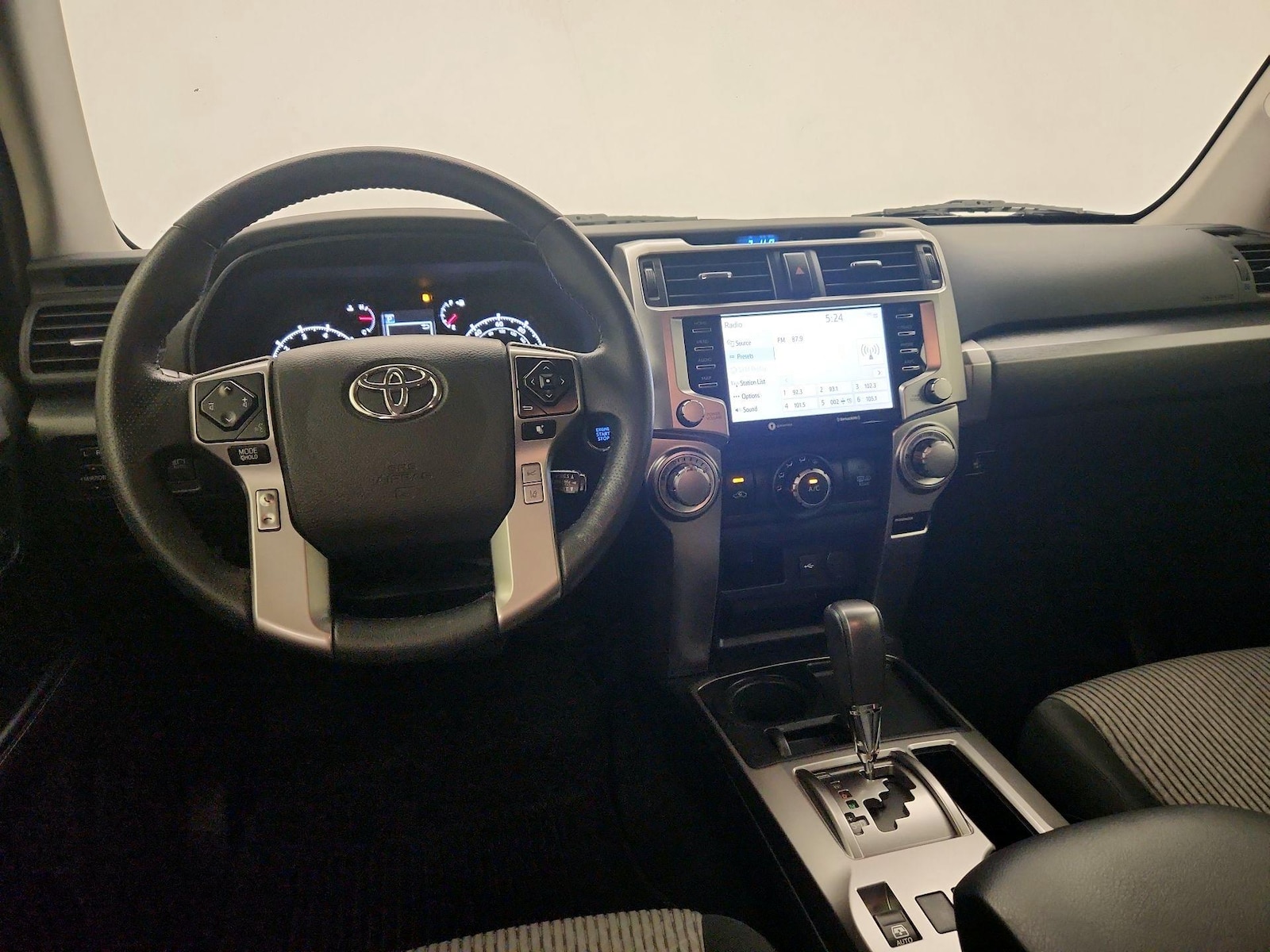 2022 Toyota 4Runner SR5 - Photo 10
