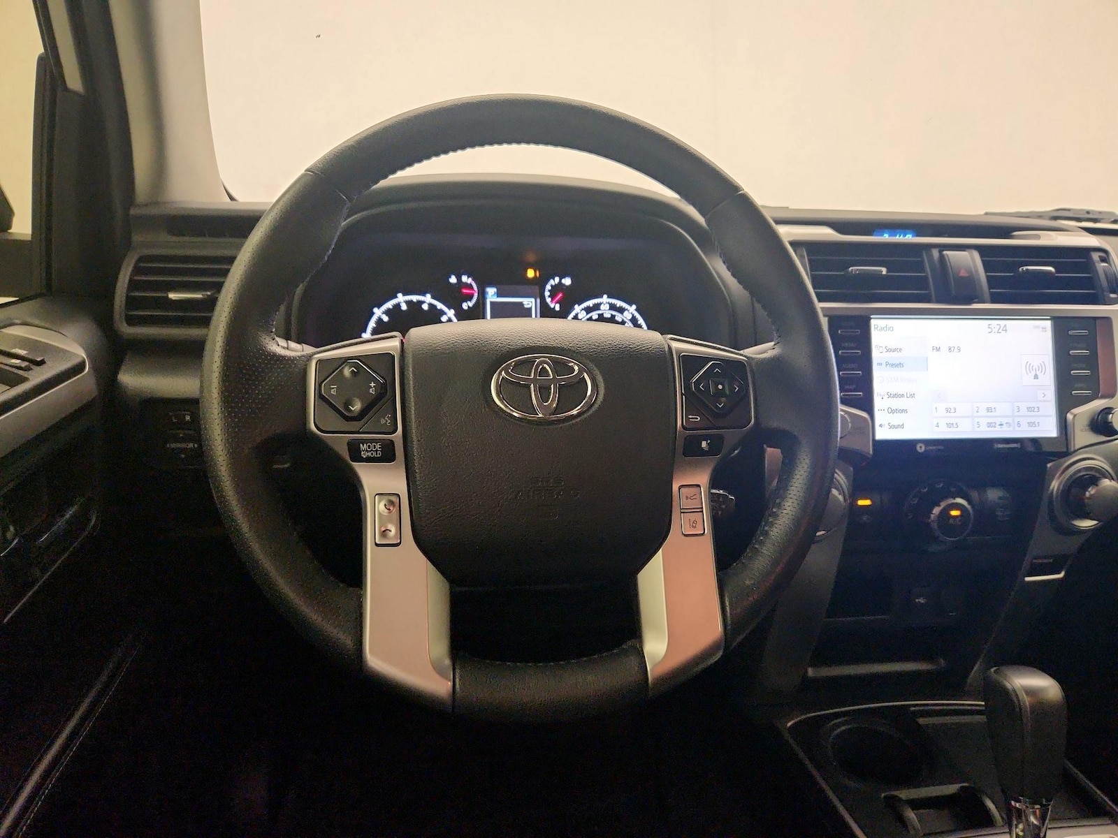 2022 Toyota 4Runner SR5 - Photo 11