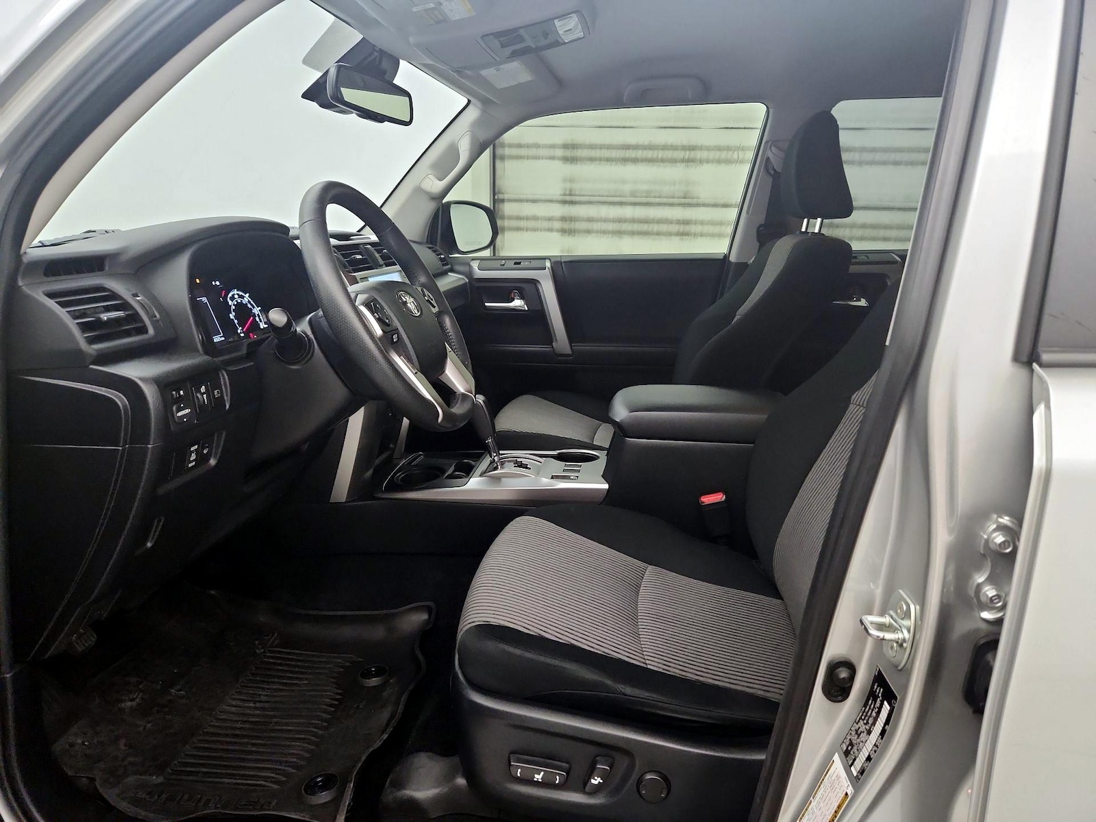 2022 Toyota 4Runner SR5 - Photo 12