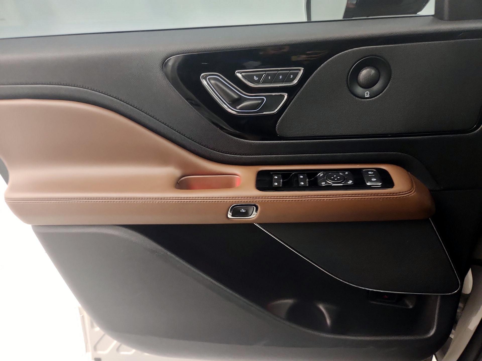 Thumbnail: 2023 Lincoln Aviator - 12