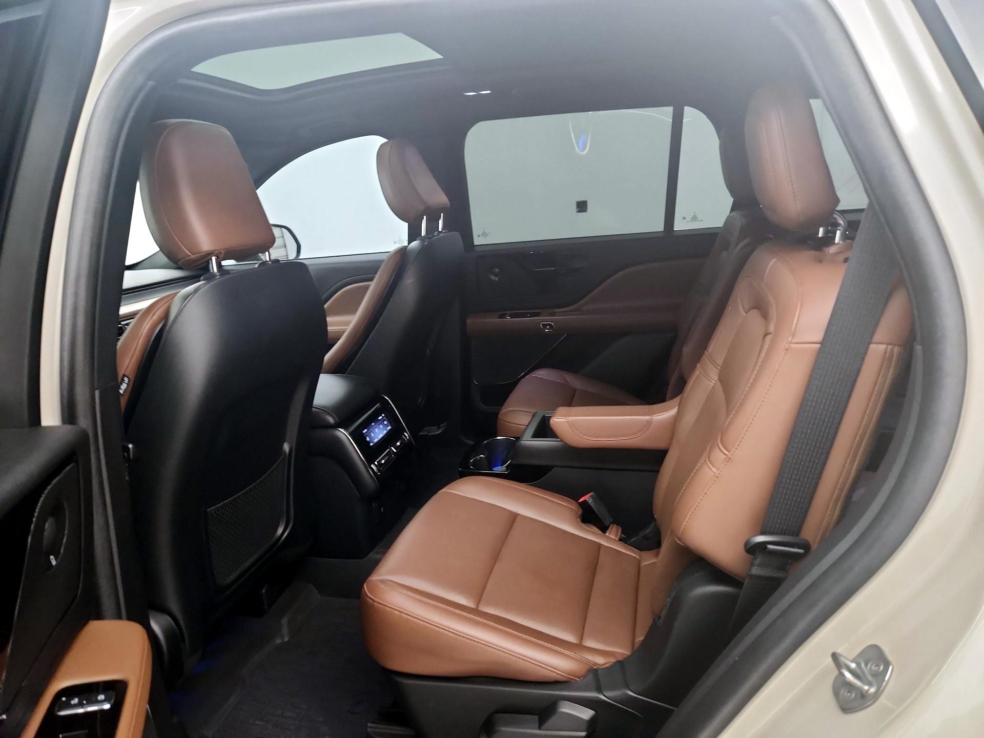 Thumbnail: 2023 Lincoln Aviator - 18