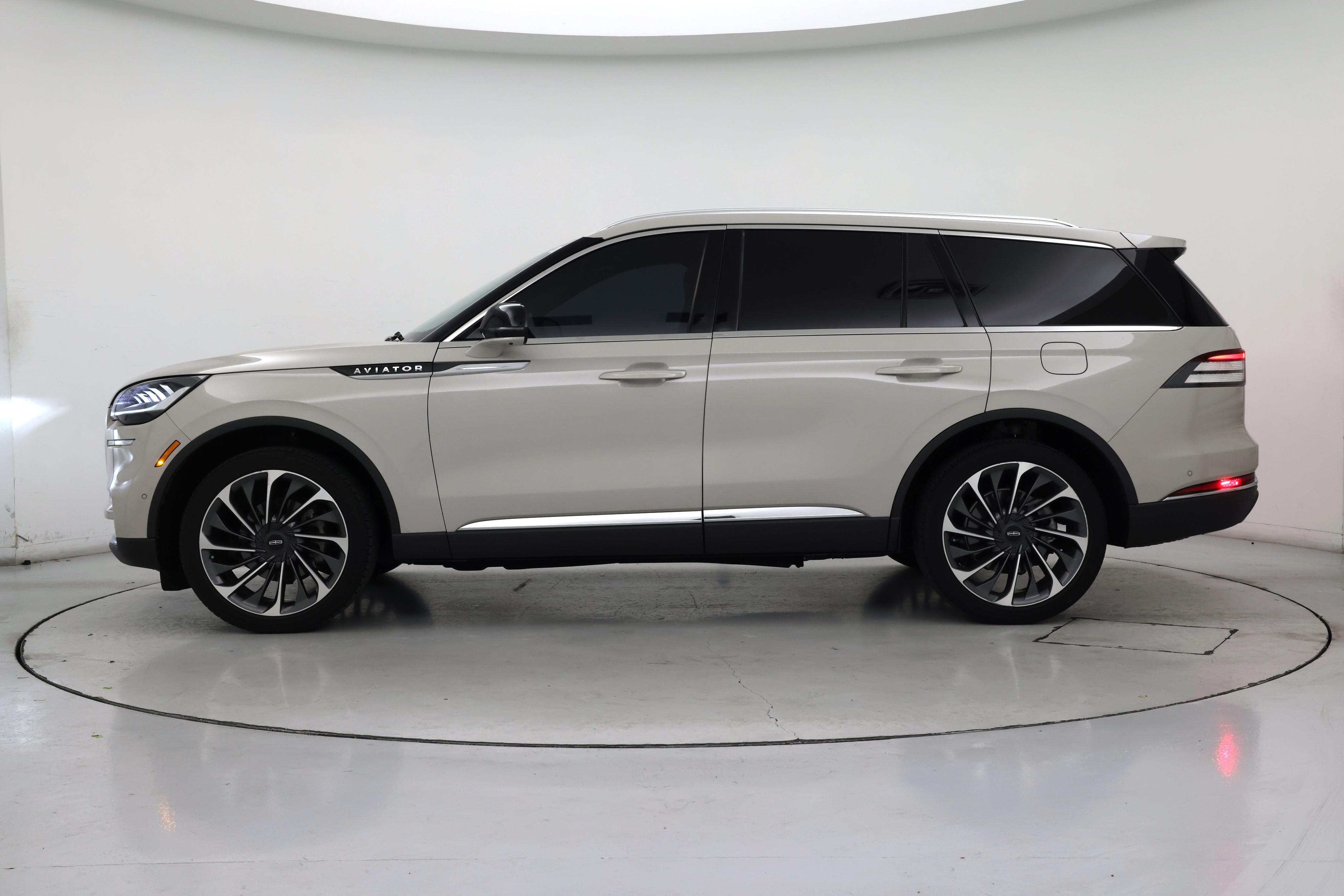 Thumbnail: 2023 Lincoln Aviator - 3