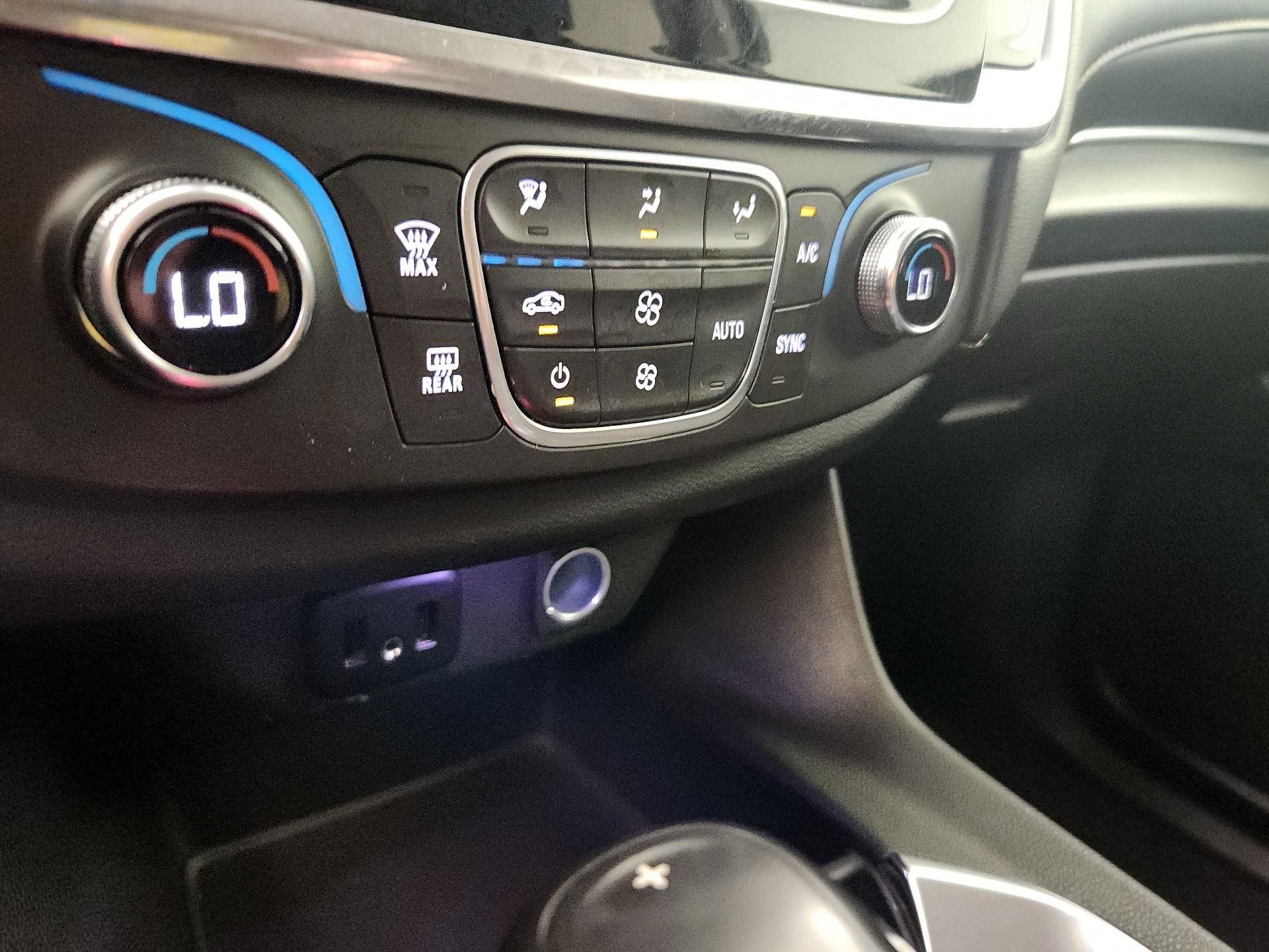 Thumbnail: 2019 Chevrolet Traverse - 16