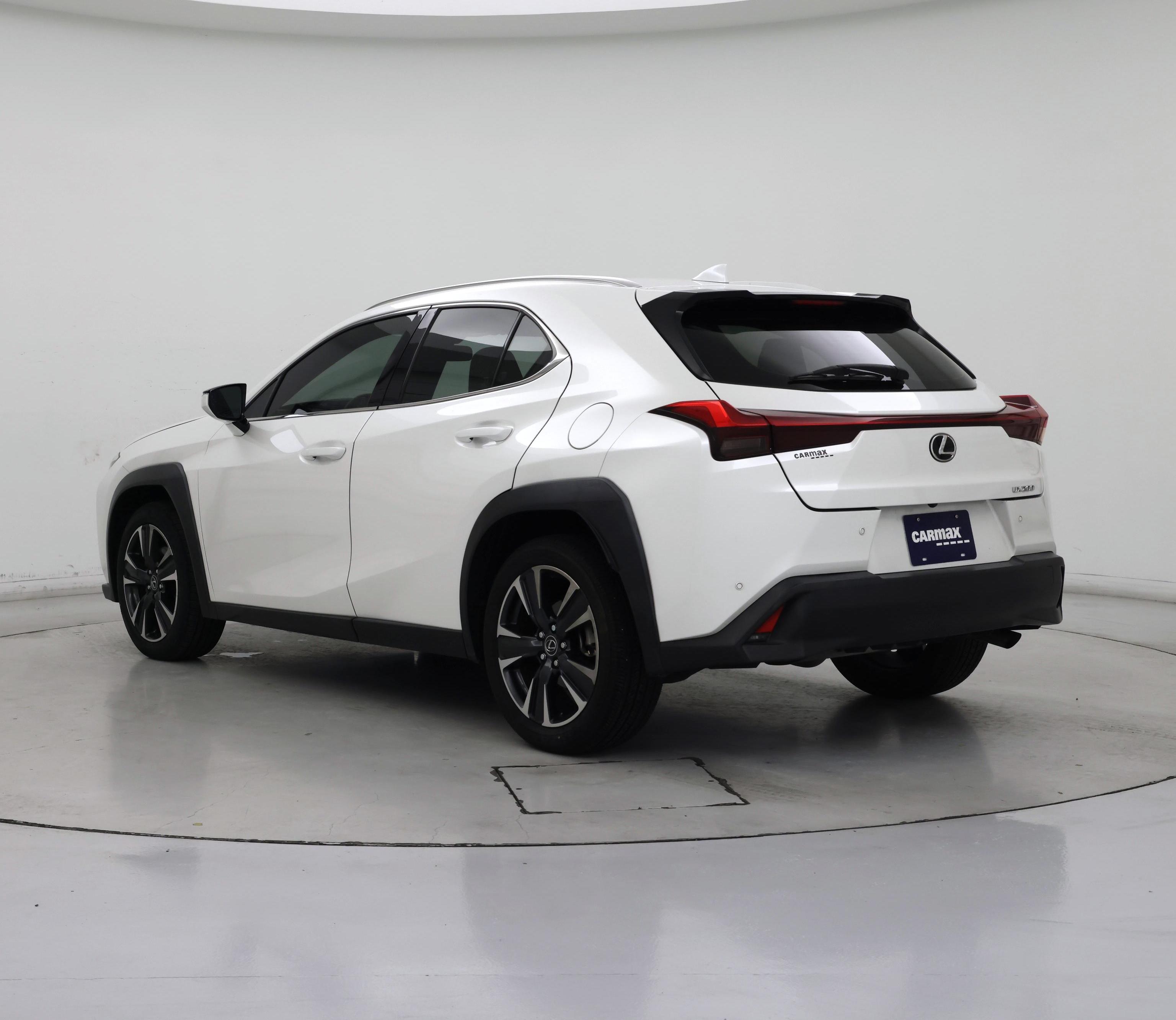 Thumbnail: 2021 Lexus UX - 2
