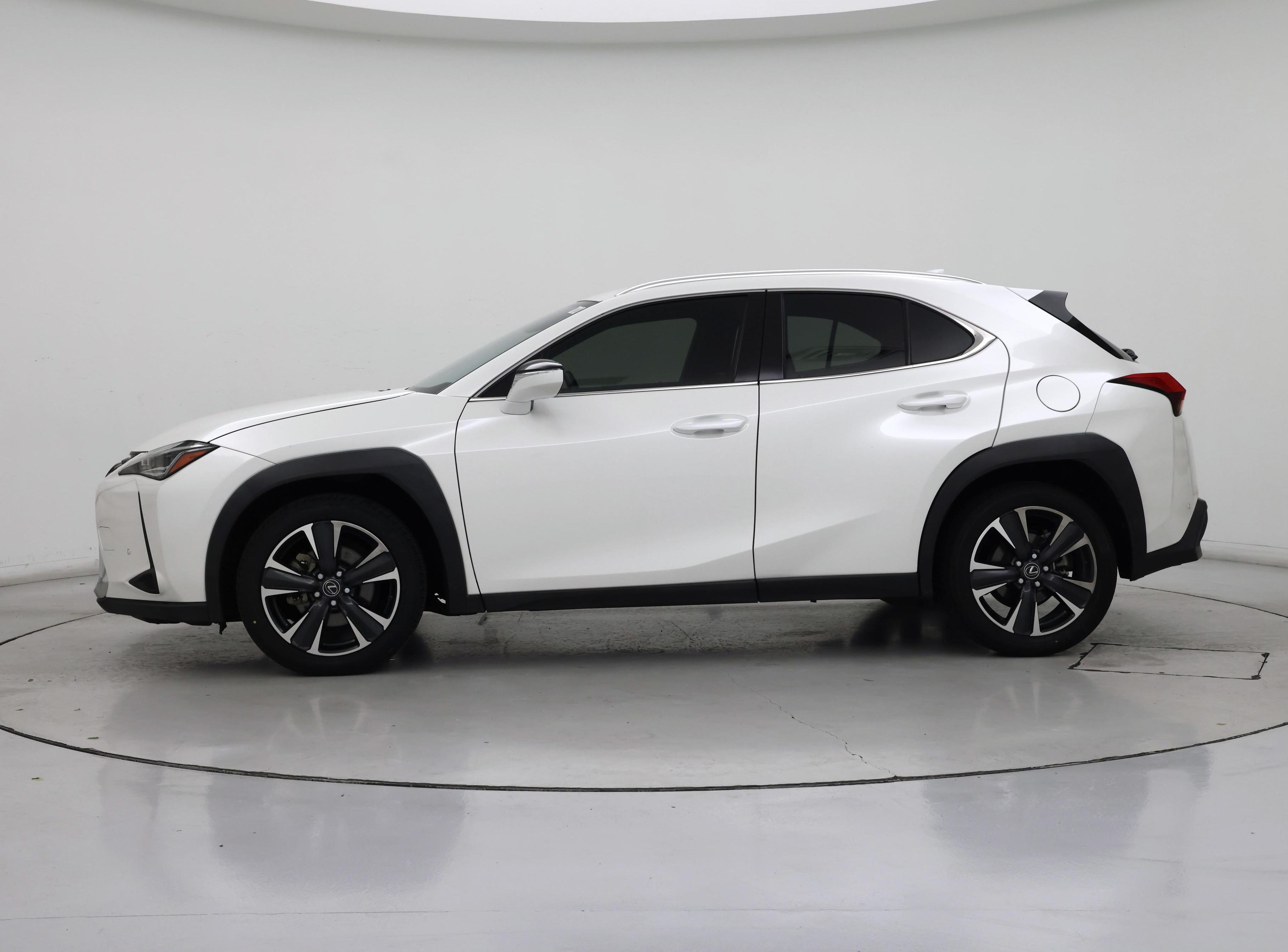 Thumbnail: 2021 Lexus UX - 3