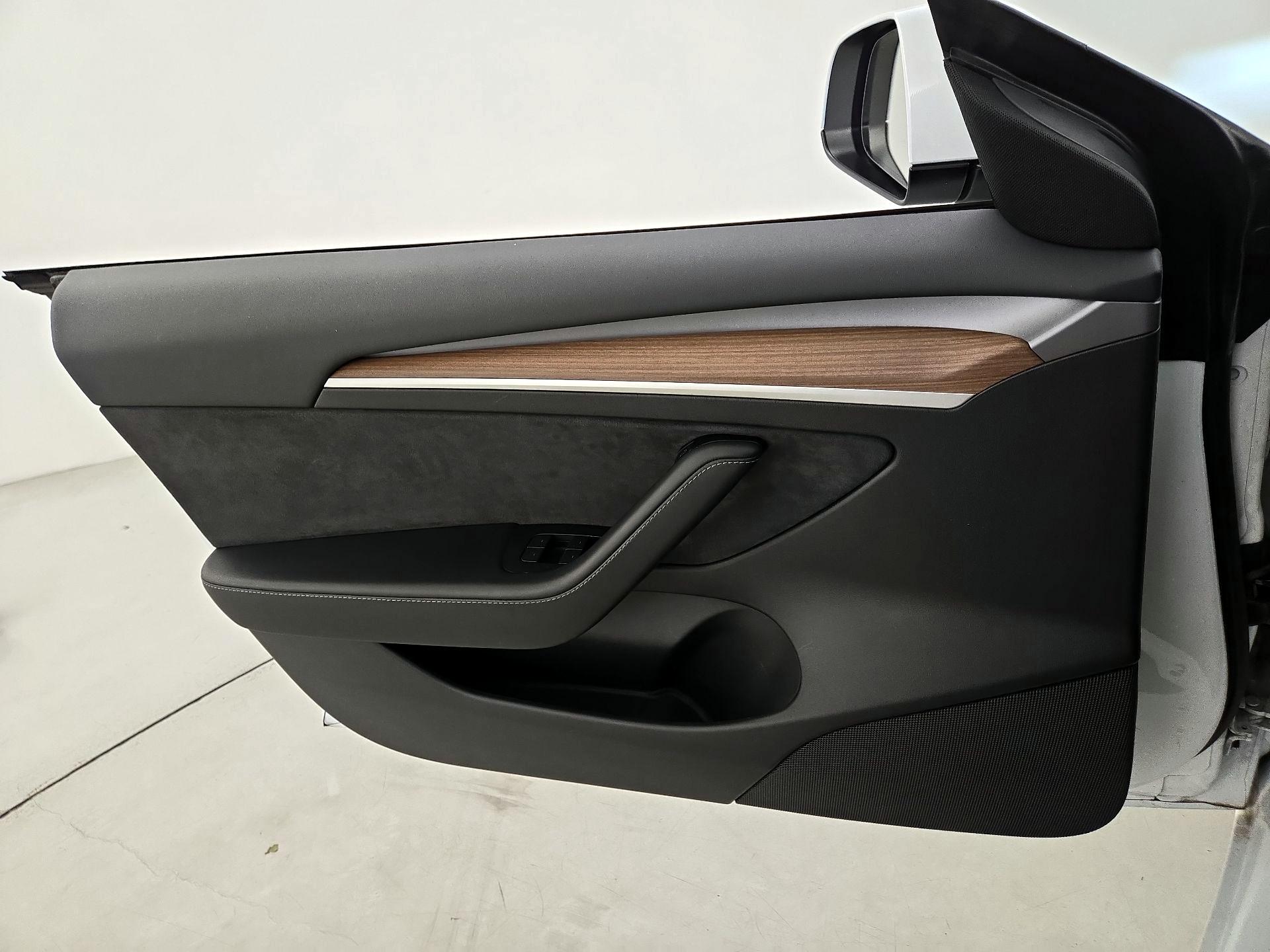 Thumbnail: 2023 Tesla Model 3 - 12