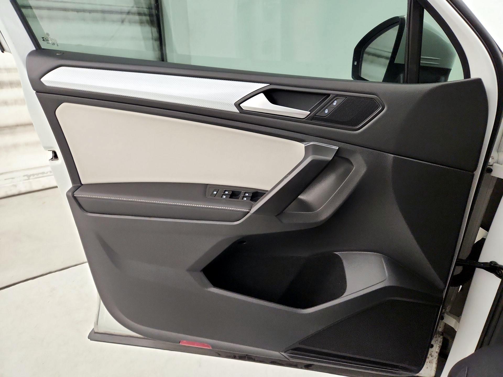 Thumbnail: 2023 Volkswagen Tiguan - 12