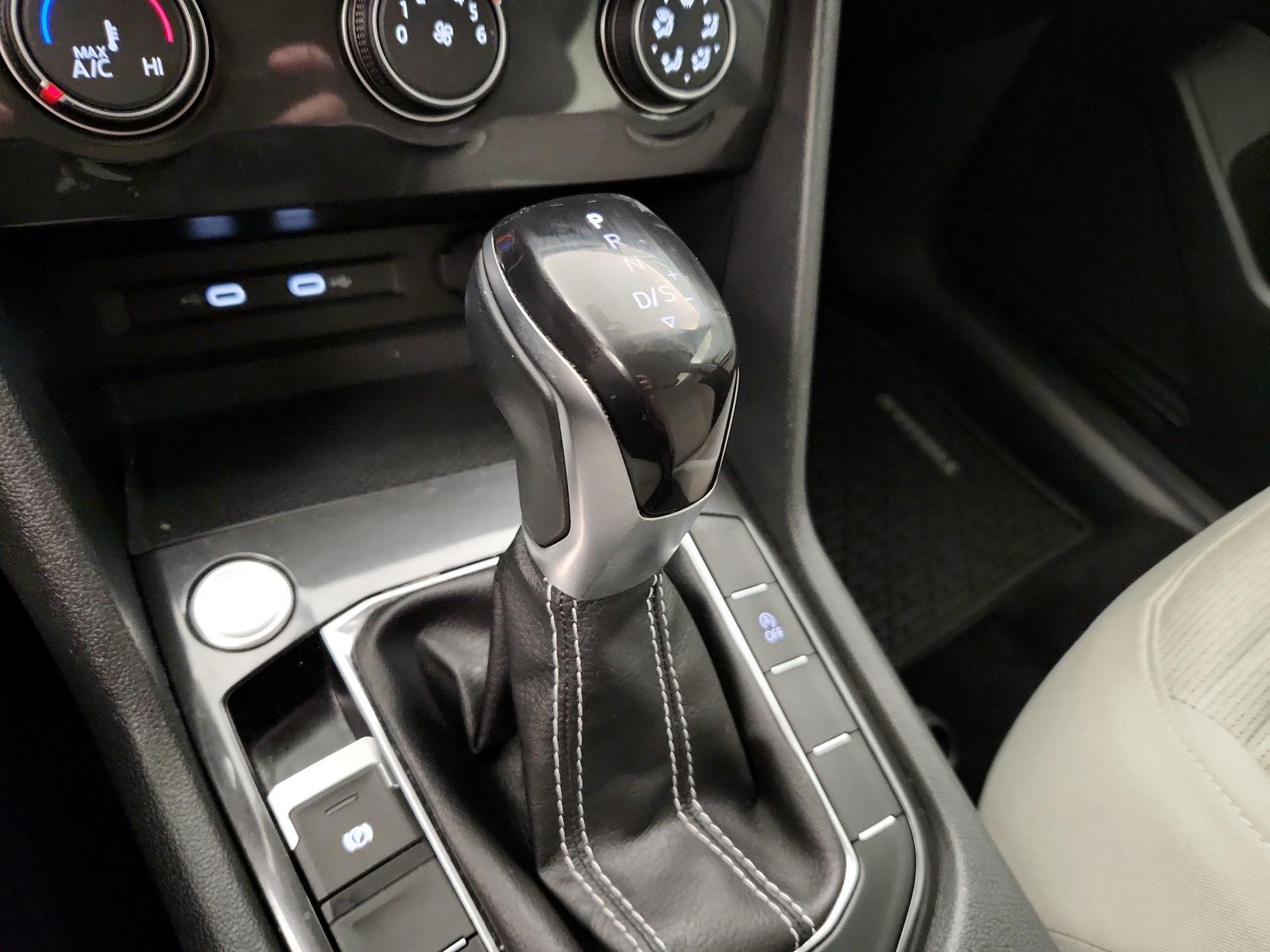 Thumbnail: 2023 Volkswagen Tiguan - 17